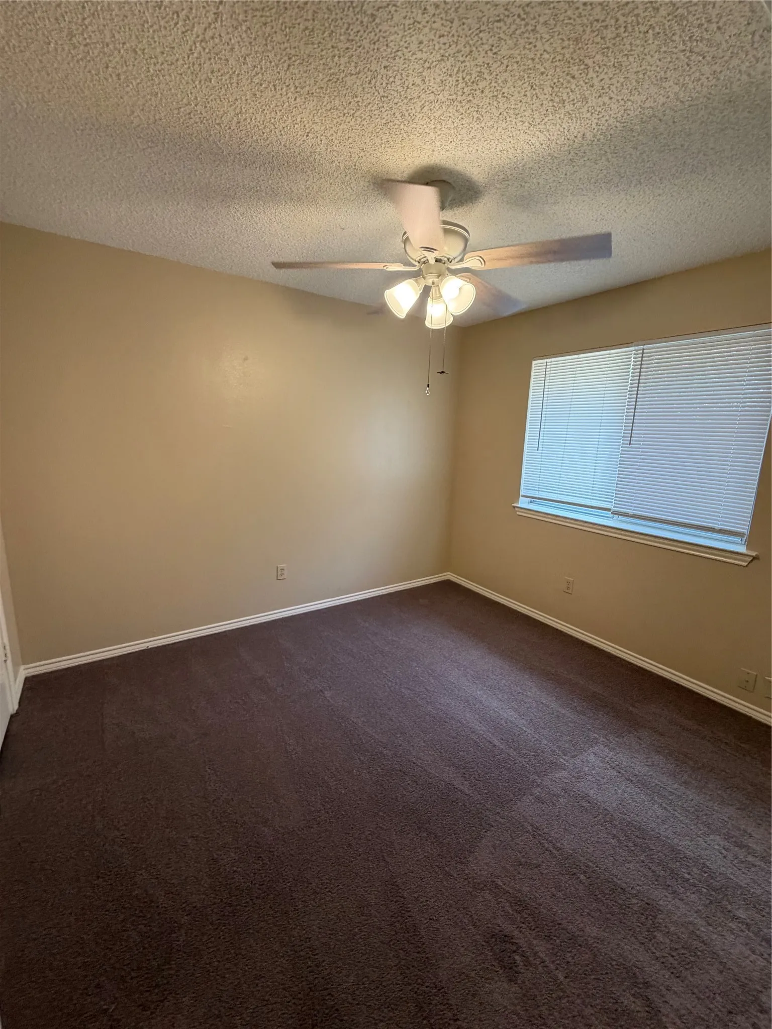 Duplex For Rent in Hunt County , 6506 Sayle Street B, Greenville, Texas 75402, 3 Bedroom, 2 Bathroom, 1 Garage spaces, 1,088 Sqft, built in 1985, mls#21323978, Real Estate Agent in Greenville, Homes For Rent in Hunt county, Homes For Rent in Greenville, Realtor in Greenville Texas, Real Estate Brokerage Independent Realty Texas, Luminita Cordes Realtor