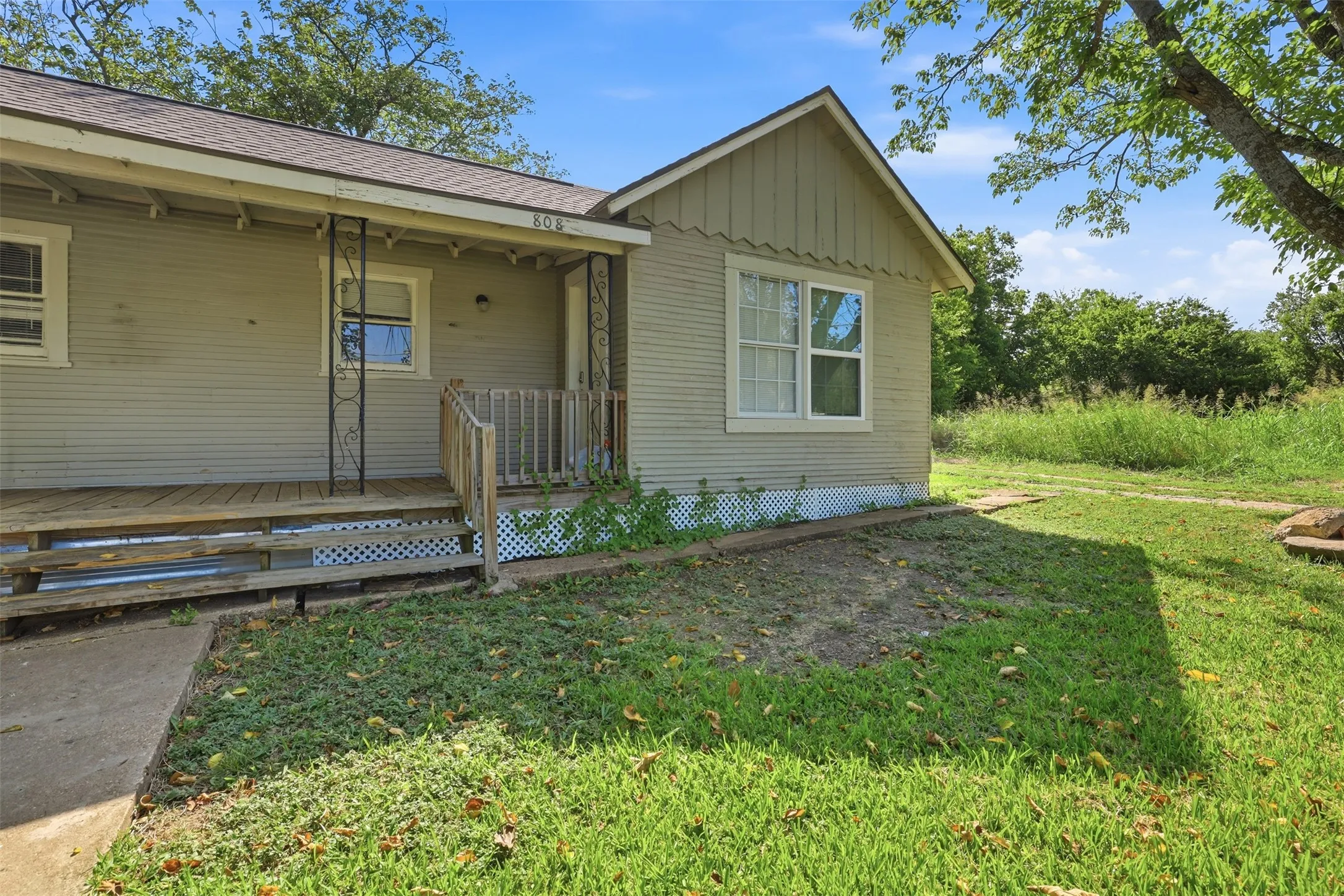 Duplex For Rent in Hill County , 808 Mill Street, Itasca, Texas 76055, 2 Bedroom, 1 Bathroom, Garage spaces, 794 Sqft, built in 0, mls#21346947, Real Estate Agent in Itasca, Homes For Rent in Hill county, Homes For Rent in Itasca, Realtor in Itasca Texas, Real Estate Brokerage Independent Realty Texas, Luminita Cordes Realtor
