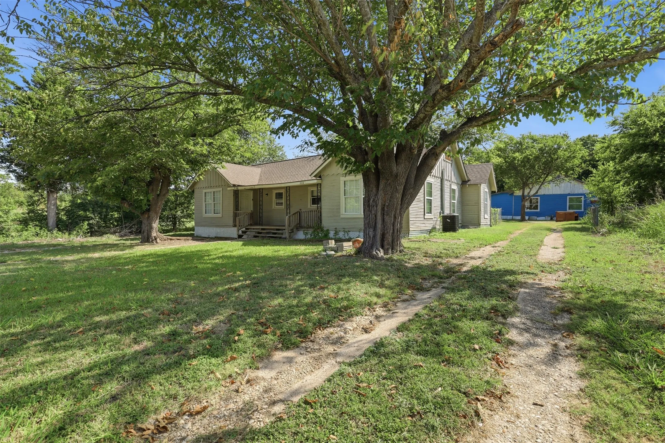 Duplex For Rent in Hill County , 808 Mill Street, Itasca, Texas 76055, 2 Bedroom, 1 Bathroom, Garage spaces, 794 Sqft, built in 0, mls#21346947, Real Estate Agent in Itasca, Homes For Rent in Hill county, Homes For Rent in Itasca, Realtor in Itasca Texas, Real Estate Brokerage Independent Realty Texas, Luminita Cordes Realtor
