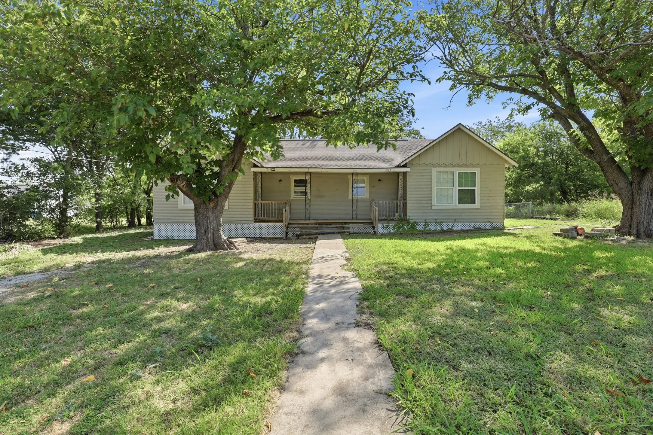 Duplex For Rent in Hill County , 808 Mill Street, Itasca, Texas 76055, 2 Bedroom, 1 Bathroom, Garage spaces, 794 Sqft, built in 0, mls#21346947, Real Estate Agent in Itasca, Homes For Rent in Hill county, Homes For Rent in Itasca, Realtor in Itasca Texas, Real Estate Brokerage Independent Realty Texas, Luminita Cordes Realtor