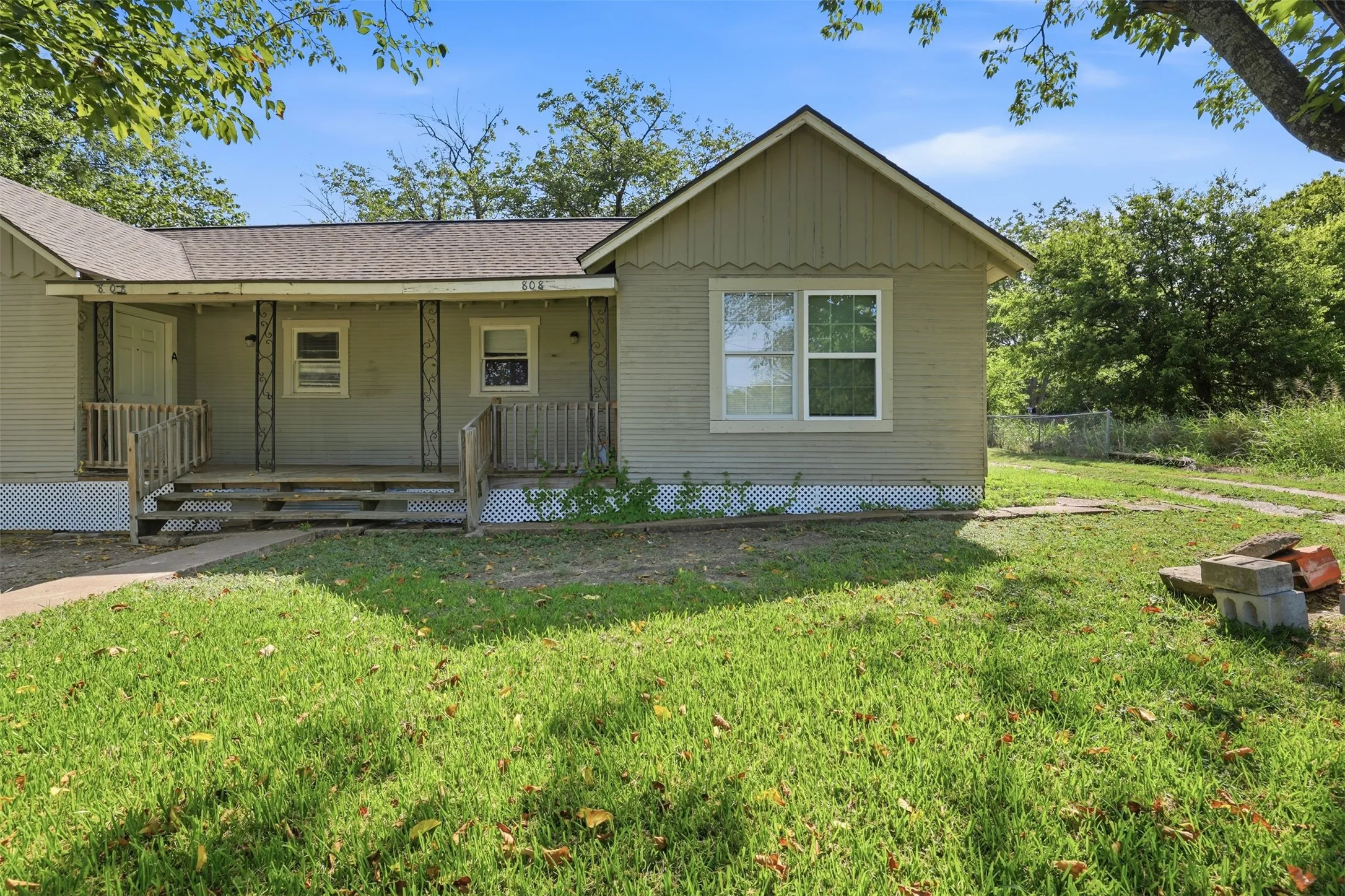 Duplex For Rent in Hill County , 808 Mill Street, Itasca, Texas 76055, 2 Bedroom, 1 Bathroom, Garage spaces, 794 Sqft, built in 0, mls#21346947, Real Estate Agent in Itasca, Homes For Rent in Hill county, Homes For Rent in Itasca, Realtor in Itasca Texas, Real Estate Brokerage Independent Realty Texas, Luminita Cordes Realtor