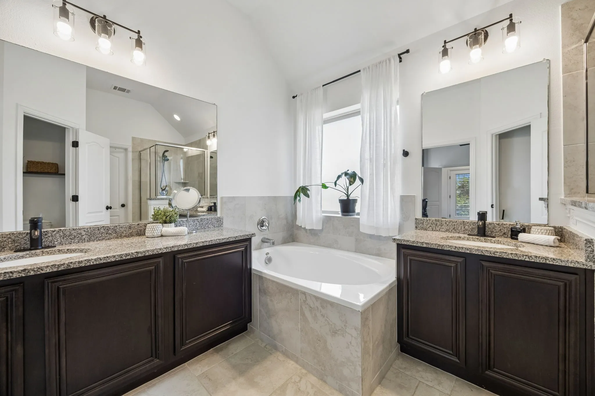Single Family Residence For Sale in Collin County , 1714 Sherwood Drive, Anna, Texas 75409, 5 Bedroom, 3 Bathroom, 2 Garage spaces, 2,224 Sqft, built in 2017, mls#21343055, Real Estate Agent in Anna, Homes For Sale in Collin county, Homes For Sale in Anna, Realtor in Anna Texas, Real Estate Brokerage Independent Realty Texas, Luminita Cordes Realtor