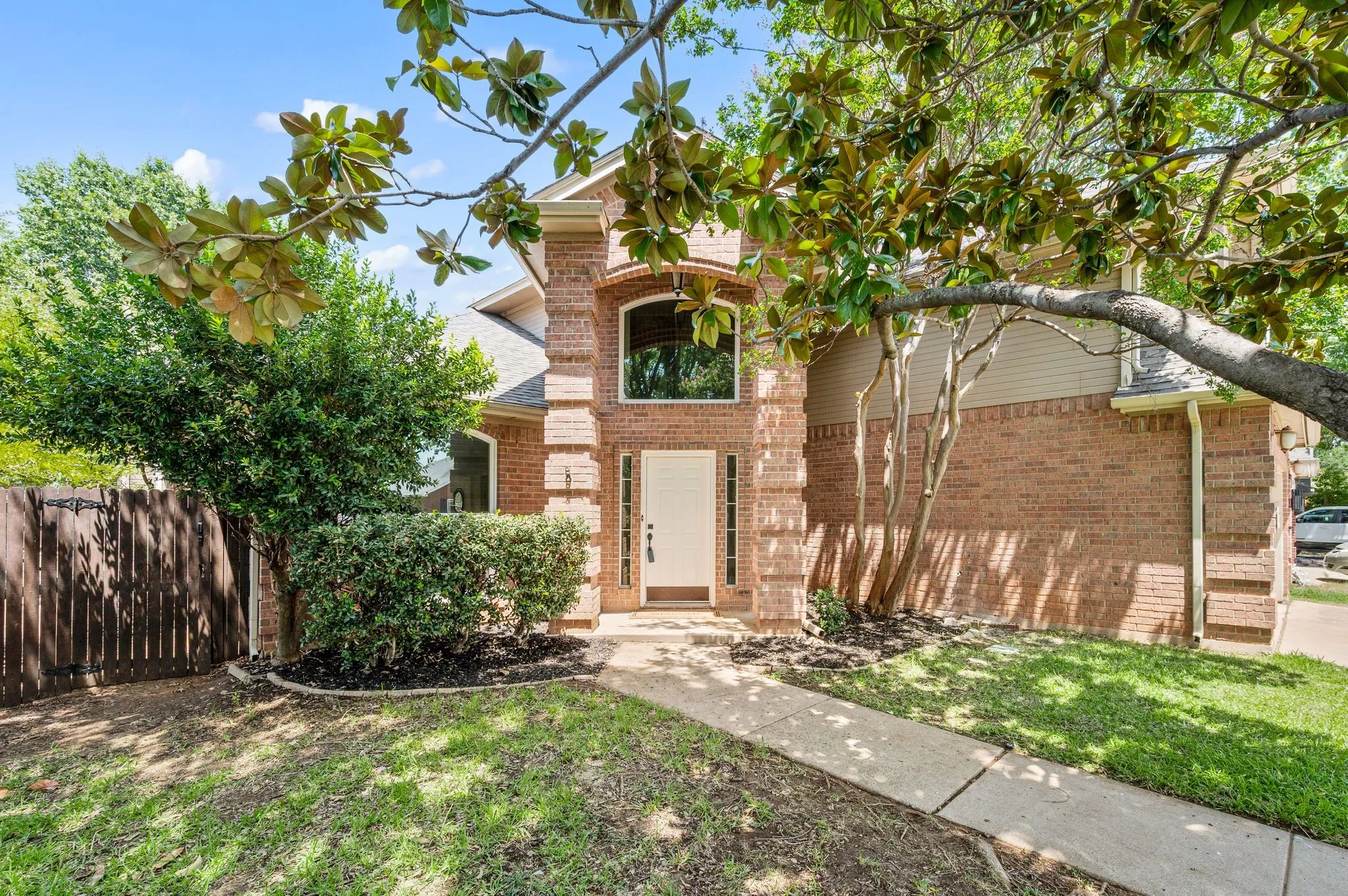 Single Family Residence For Sale in Tarrant County , 9045 Tyne Trail, Fort Worth, Texas 76118, 4 Bedroom, 4 Bathroom, 2 Garage spaces, 3,047 Sqft, built in 1994, mls#21346925, Real Estate Agent in Fort Worth, Homes For Sale in Tarrant county, Homes For Sale in Fort Worth, Realtor in Fort Worth Texas, Real Estate Brokerage Independent Realty Texas, Luminita Cordes Realtor