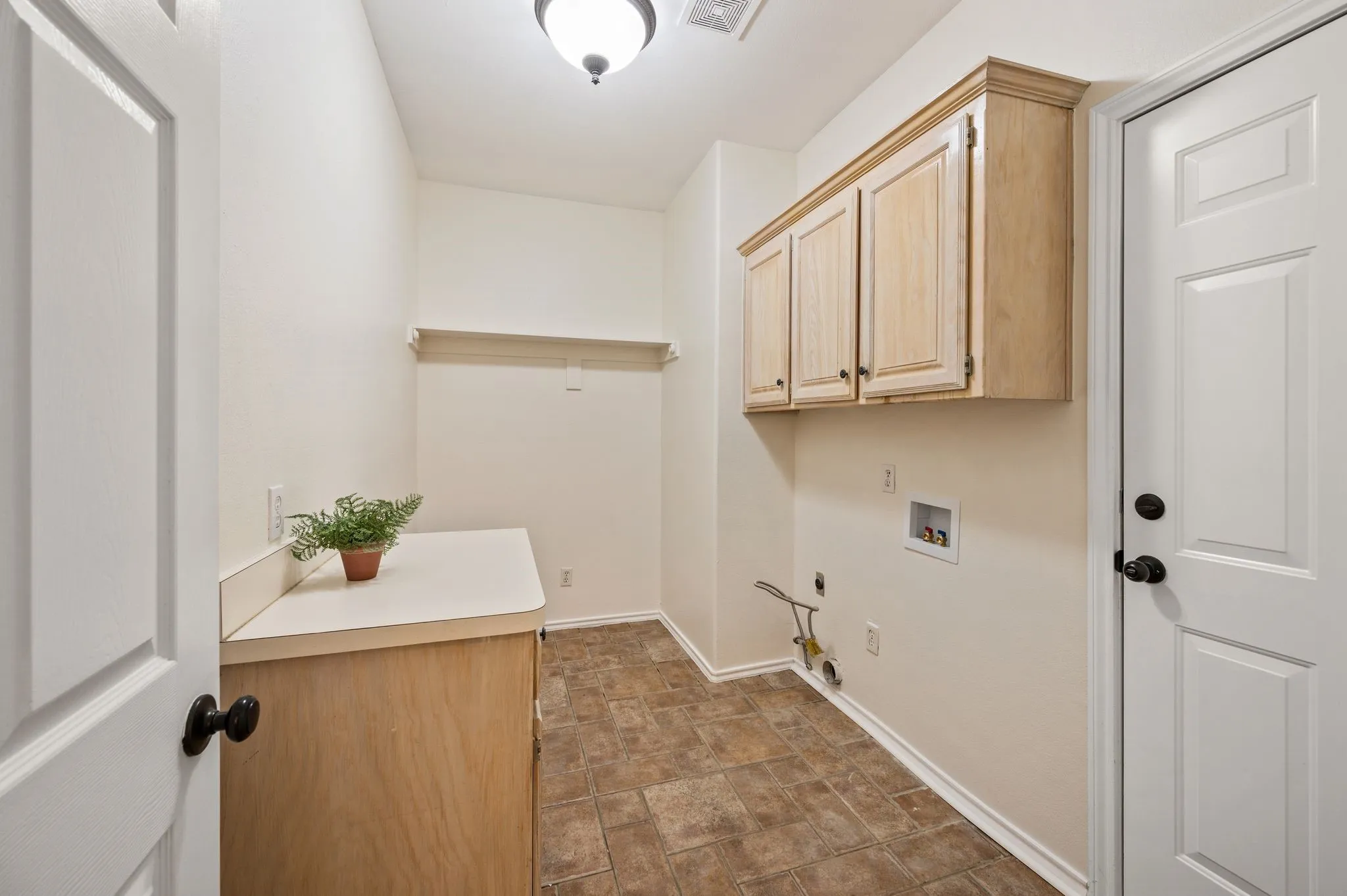 Single Family Residence For Sale in Tarrant County , 9045 Tyne Trail, Fort Worth, Texas 76118, 4 Bedroom, 4 Bathroom, 2 Garage spaces, 3,047 Sqft, built in 1994, mls#21346925, Real Estate Agent in Fort Worth, Homes For Sale in Tarrant county, Homes For Sale in Fort Worth, Realtor in Fort Worth Texas, Real Estate Brokerage Independent Realty Texas, Luminita Cordes Realtor