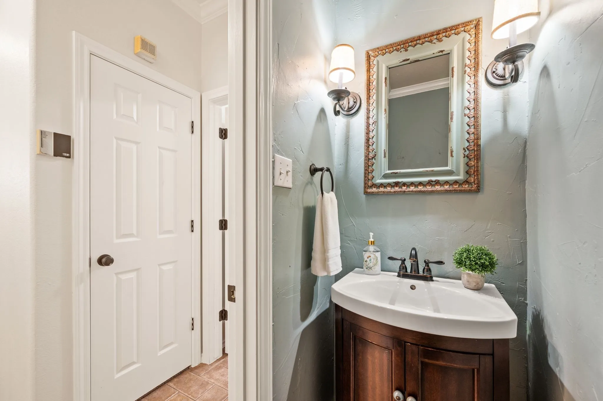 Single Family Residence For Sale in Tarrant County , 9045 Tyne Trail, Fort Worth, Texas 76118, 4 Bedroom, 4 Bathroom, 2 Garage spaces, 3,047 Sqft, built in 1994, mls#21346925, Real Estate Agent in Fort Worth, Homes For Sale in Tarrant county, Homes For Sale in Fort Worth, Realtor in Fort Worth Texas, Real Estate Brokerage Independent Realty Texas, Luminita Cordes Realtor