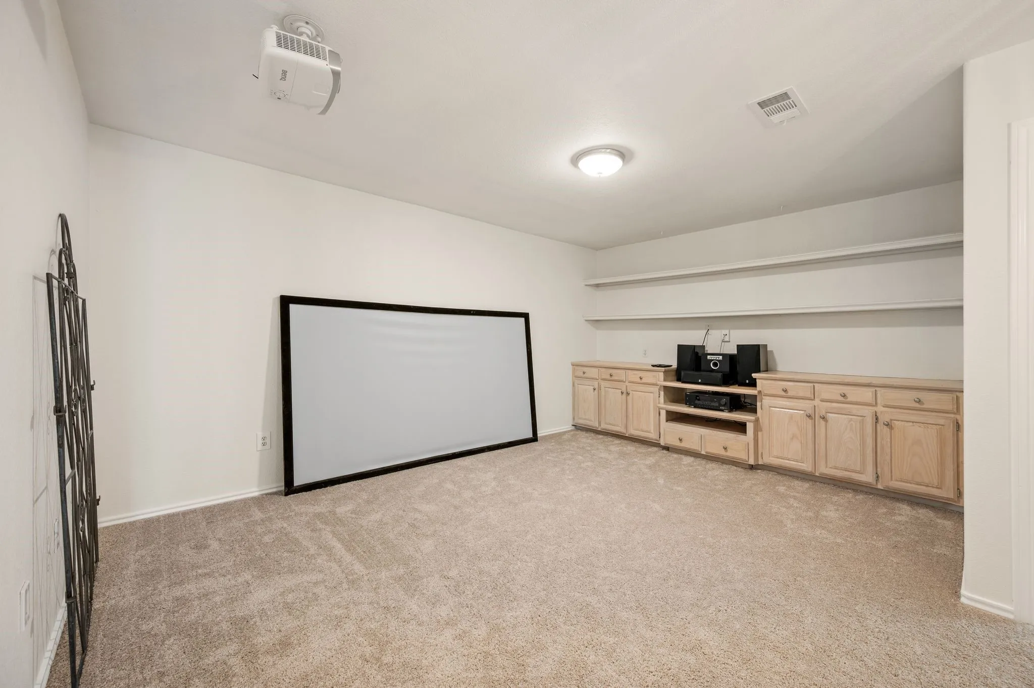 Single Family Residence For Sale in Tarrant County , 9045 Tyne Trail, Fort Worth, Texas 76118, 4 Bedroom, 4 Bathroom, 2 Garage spaces, 3,047 Sqft, built in 1994, mls#21346925, Real Estate Agent in Fort Worth, Homes For Sale in Tarrant county, Homes For Sale in Fort Worth, Realtor in Fort Worth Texas, Real Estate Brokerage Independent Realty Texas, Luminita Cordes Realtor