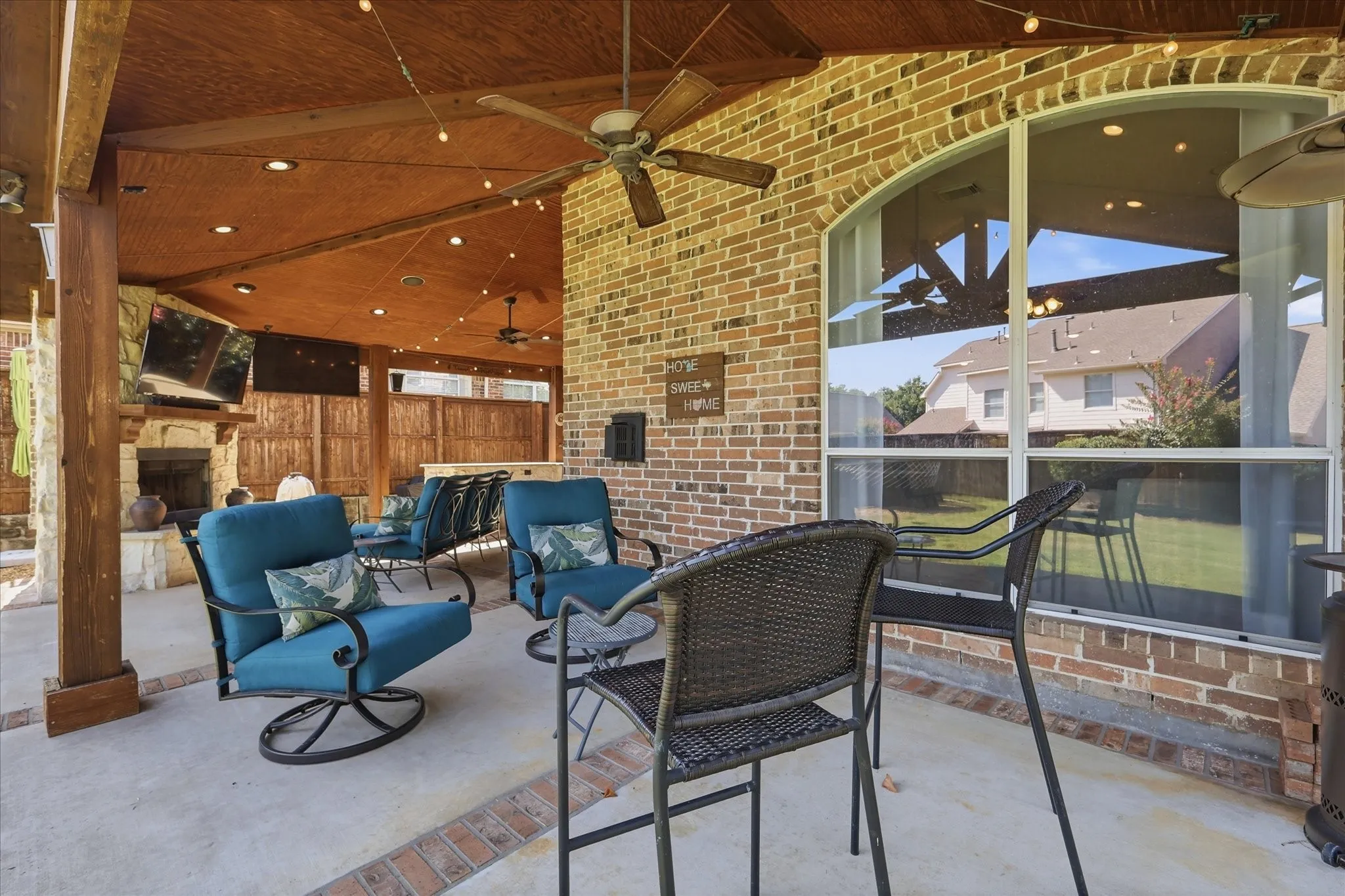 Single Family Residence For Sale in Denton County , 541 Hunter Street, Lantana, Texas 76226, 5 Bedroom, 4 Bathroom, 2 Garage spaces, 3,453 Sqft, built in 2003, mls#21347347, Real Estate Agent in Lantana, Homes For Sale in Denton county, Homes For Sale in Lantana, Realtor in Lantana Texas, Real Estate Brokerage Independent Realty Texas, Luminita Cordes Realtor