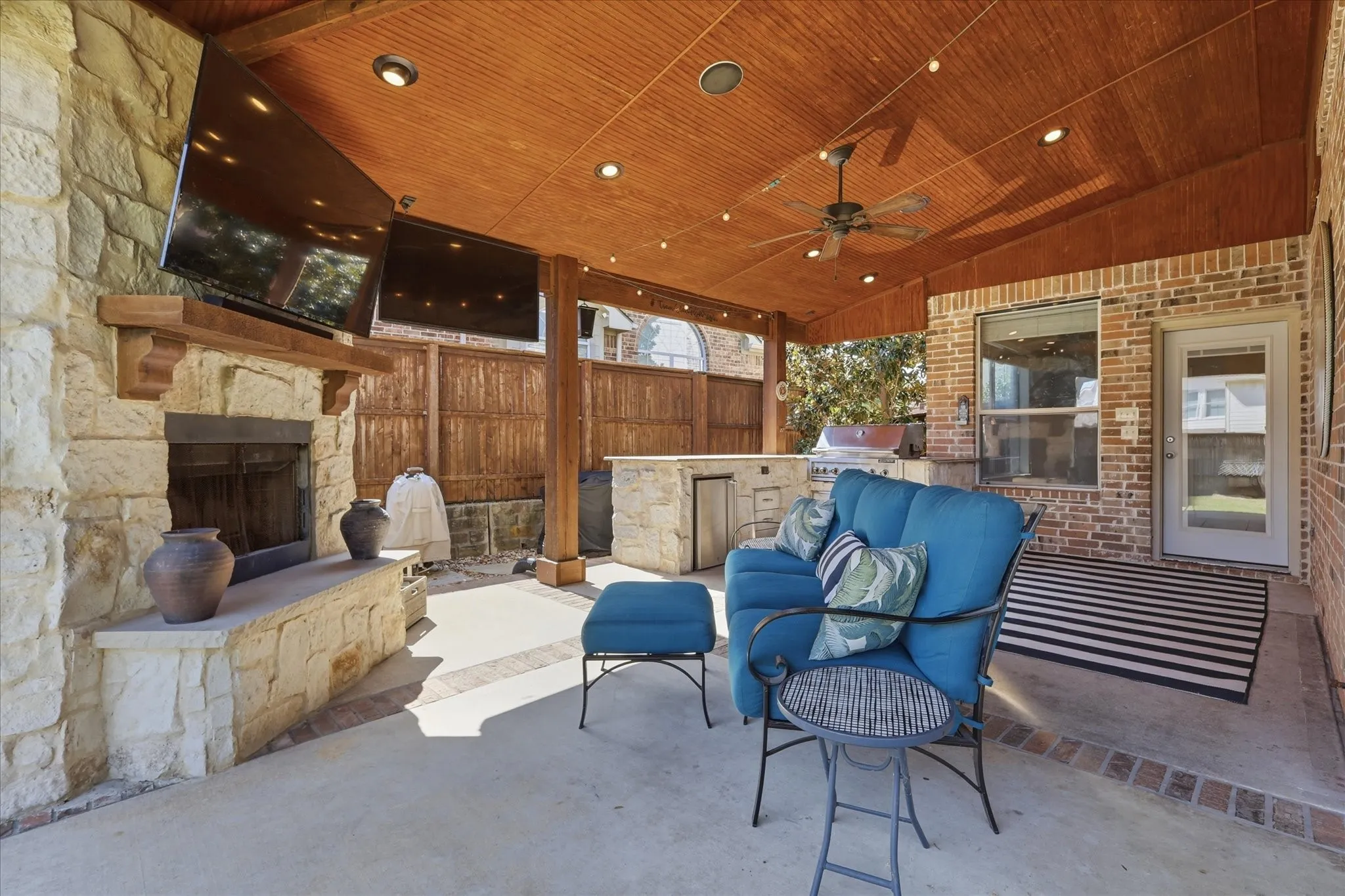 Single Family Residence For Sale in Denton County , 541 Hunter Street, Lantana, Texas 76226, 5 Bedroom, 4 Bathroom, 2 Garage spaces, 3,453 Sqft, built in 2003, mls#21347347, Real Estate Agent in Lantana, Homes For Sale in Denton county, Homes For Sale in Lantana, Realtor in Lantana Texas, Real Estate Brokerage Independent Realty Texas, Luminita Cordes Realtor
