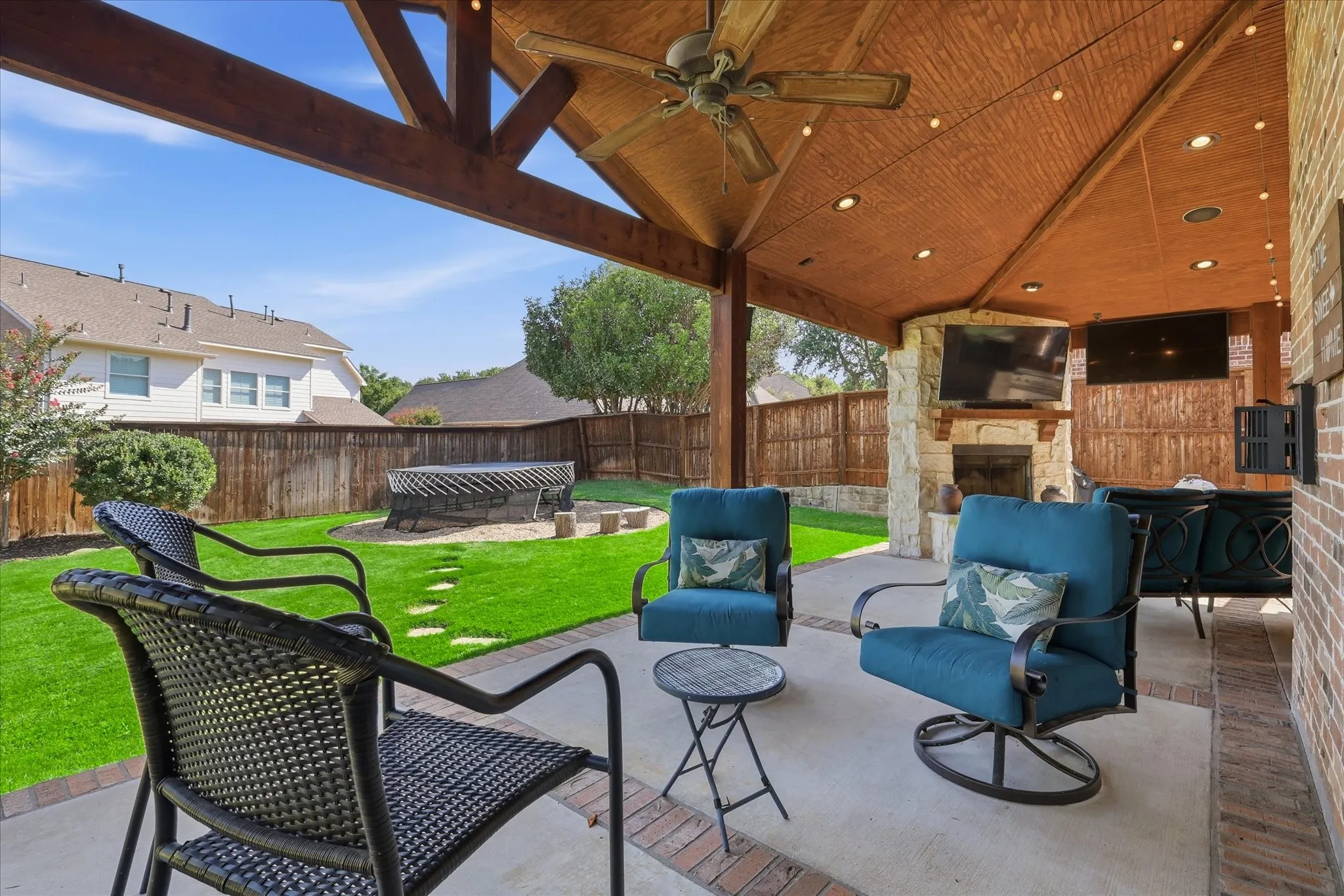 Single Family Residence For Sale in Denton County , 541 Hunter Street, Lantana, Texas 76226, 5 Bedroom, 4 Bathroom, 2 Garage spaces, 3,453 Sqft, built in 2003, mls#21347347, Real Estate Agent in Lantana, Homes For Sale in Denton county, Homes For Sale in Lantana, Realtor in Lantana Texas, Real Estate Brokerage Independent Realty Texas, Luminita Cordes Realtor
