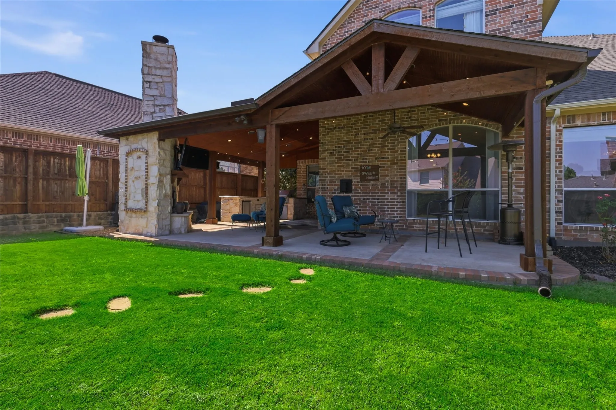 Single Family Residence For Sale in Denton County , 541 Hunter Street, Lantana, Texas 76226, 5 Bedroom, 4 Bathroom, 2 Garage spaces, 3,453 Sqft, built in 2003, mls#21347347, Real Estate Agent in Lantana, Homes For Sale in Denton county, Homes For Sale in Lantana, Realtor in Lantana Texas, Real Estate Brokerage Independent Realty Texas, Luminita Cordes Realtor