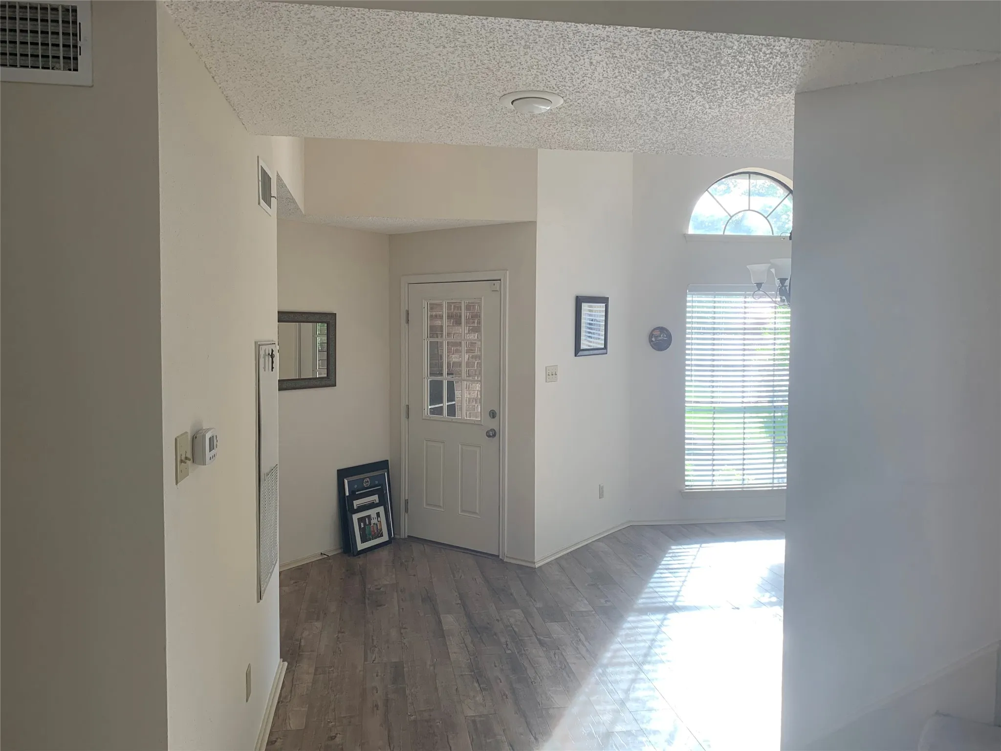 Single Family Residence For Rent in Collin County , 6828 Dalmation Circle, Plano, Texas 75023, 4 Bedroom, 3 Bathroom, 2 Garage spaces, 2,042 Sqft, built in 1986, mls#21348435, Real Estate Agent in Plano, Homes For Rent in Collin county, Homes For Rent in Plano, Realtor in Plano Texas, Real Estate Brokerage Independent Realty Texas, Luminita Cordes Realtor