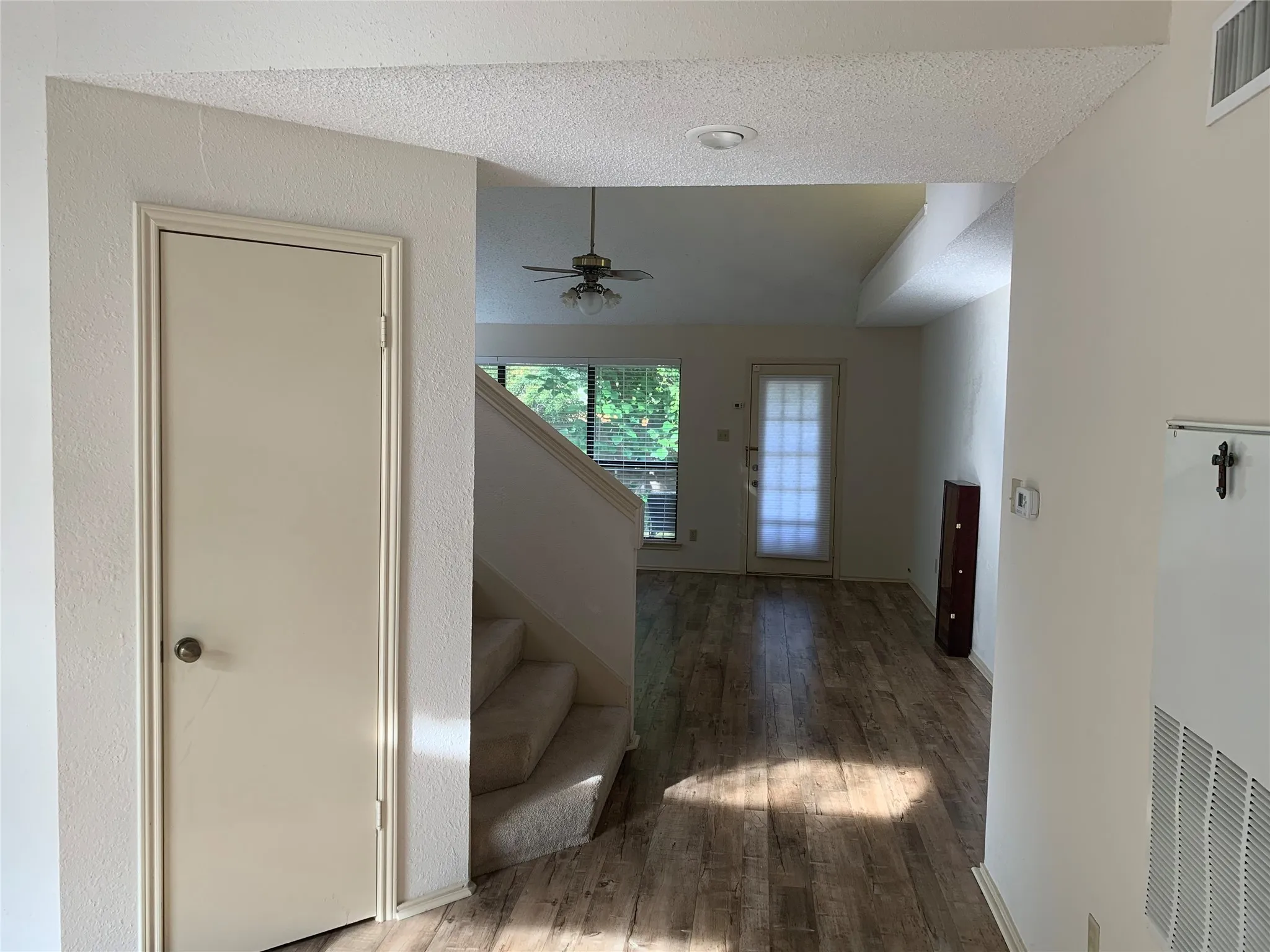 Single Family Residence For Rent in Collin County , 6828 Dalmation Circle, Plano, Texas 75023, 4 Bedroom, 3 Bathroom, 2 Garage spaces, 2,042 Sqft, built in 1986, mls#21348435, Real Estate Agent in Plano, Homes For Rent in Collin county, Homes For Rent in Plano, Realtor in Plano Texas, Real Estate Brokerage Independent Realty Texas, Luminita Cordes Realtor
