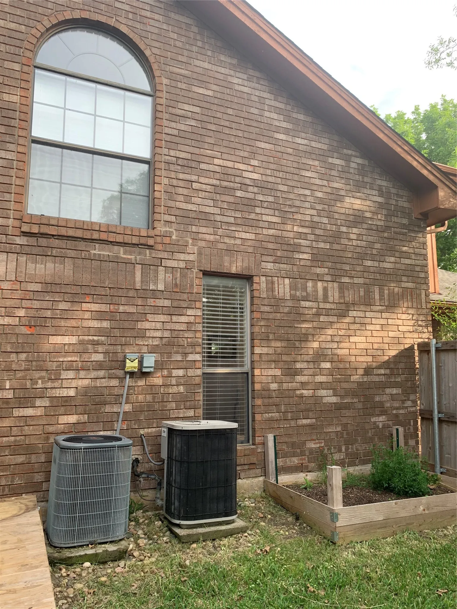 Single Family Residence For Rent in Collin County , 6828 Dalmation Circle, Plano, Texas 75023, 4 Bedroom, 3 Bathroom, 2 Garage spaces, 2,042 Sqft, built in 1986, mls#21348435, Real Estate Agent in Plano, Homes For Rent in Collin county, Homes For Rent in Plano, Realtor in Plano Texas, Real Estate Brokerage Independent Realty Texas, Luminita Cordes Realtor