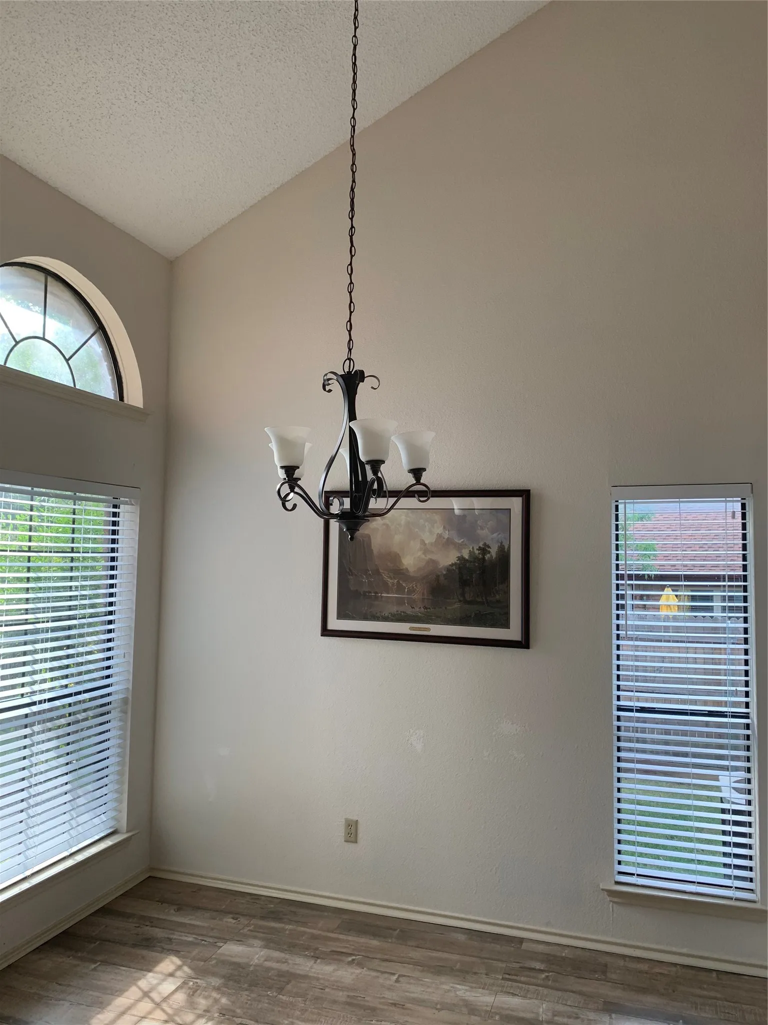 Single Family Residence For Rent in Collin County , 6828 Dalmation Circle, Plano, Texas 75023, 4 Bedroom, 3 Bathroom, 2 Garage spaces, 2,042 Sqft, built in 1986, mls#21348435, Real Estate Agent in Plano, Homes For Rent in Collin county, Homes For Rent in Plano, Realtor in Plano Texas, Real Estate Brokerage Independent Realty Texas, Luminita Cordes Realtor