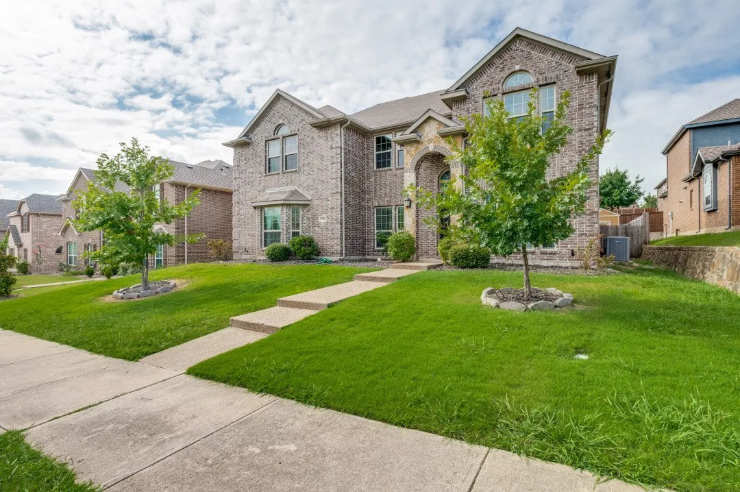 Single Family Residence For Sale in Dallas County , 1708 River Run Drive, De Soto, Texas 75115, 5 Bedroom, 4 Bathroom, 2 Garage spaces, 3,558 Sqft, built in 2016, mls#21342375, Real Estate Agent in De Soto, Homes For Sale in Dallas county, Homes For Sale in De Soto, Realtor in De Soto Texas, Real Estate Brokerage Independent Realty Texas, Luminita Cordes Realtor