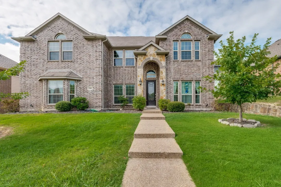 Single Family Residence For Sale in Dallas County , 1708 River Run Drive, De Soto, Texas 75115, 5 Bedroom, 4 Bathroom, 2 Garage spaces, 3,558 Sqft, built in 2016, mls#21342375, Real Estate Agent in De Soto, Homes For Sale in Dallas county, Homes For Sale in De Soto, Realtor in De Soto Texas, Real Estate Brokerage Independent Realty Texas, Luminita Cordes Realtor