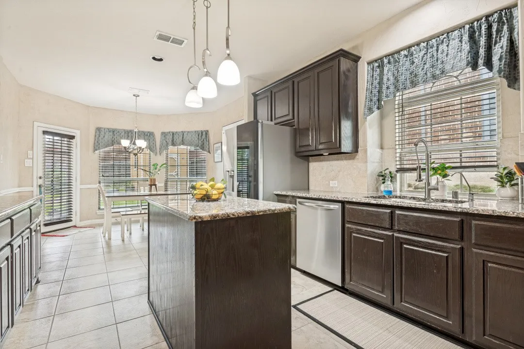 Single Family Residence For Sale in Dallas County , 1708 River Run Drive, De Soto, Texas 75115, 5 Bedroom, 4 Bathroom, 2 Garage spaces, 3,558 Sqft, built in 2016, mls#21342375, Real Estate Agent in De Soto, Homes For Sale in Dallas county, Homes For Sale in De Soto, Realtor in De Soto Texas, Real Estate Brokerage Independent Realty Texas, Luminita Cordes Realtor
