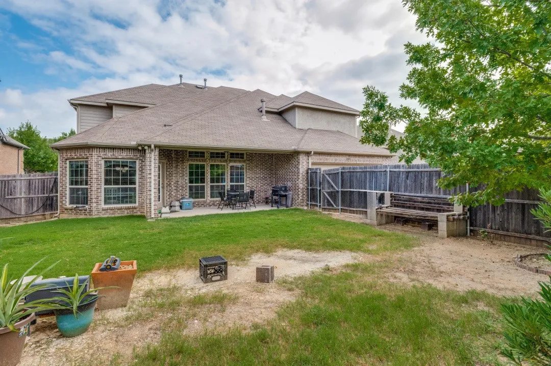 Single Family Residence For Sale in Dallas County , 1708 River Run Drive, De Soto, Texas 75115, 5 Bedroom, 4 Bathroom, 2 Garage spaces, 3,558 Sqft, built in 2016, mls#21342375, Real Estate Agent in De Soto, Homes For Sale in Dallas county, Homes For Sale in De Soto, Realtor in De Soto Texas, Real Estate Brokerage Independent Realty Texas, Luminita Cordes Realtor