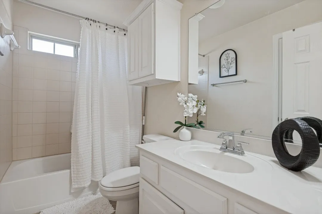 Single Family Residence For Sale in Dallas County , 1708 River Run Drive, De Soto, Texas 75115, 5 Bedroom, 4 Bathroom, 2 Garage spaces, 3,558 Sqft, built in 2016, mls#21342375, Real Estate Agent in De Soto, Homes For Sale in Dallas county, Homes For Sale in De Soto, Realtor in De Soto Texas, Real Estate Brokerage Independent Realty Texas, Luminita Cordes Realtor
