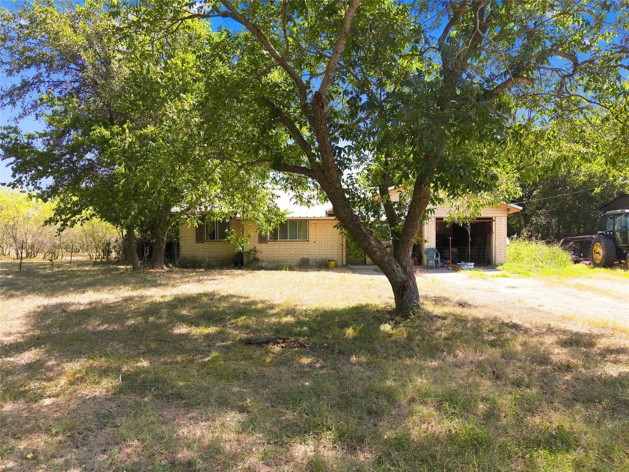 Single Family Residence For Sale in Mc Lennan County , 1816 Wesley Chapel Road, Gholson, Texas 76705, 3 Bedroom, 2 Bathroom, Garage spaces, 1,556 Sqft, built in 1960, mls#21346195, Real Estate Agent in Gholson, Homes For Sale in Mc Lennan county, Homes For Sale in Gholson, Realtor in Gholson Texas, Real Estate Brokerage Independent Realty Texas, Luminita Cordes Realtor