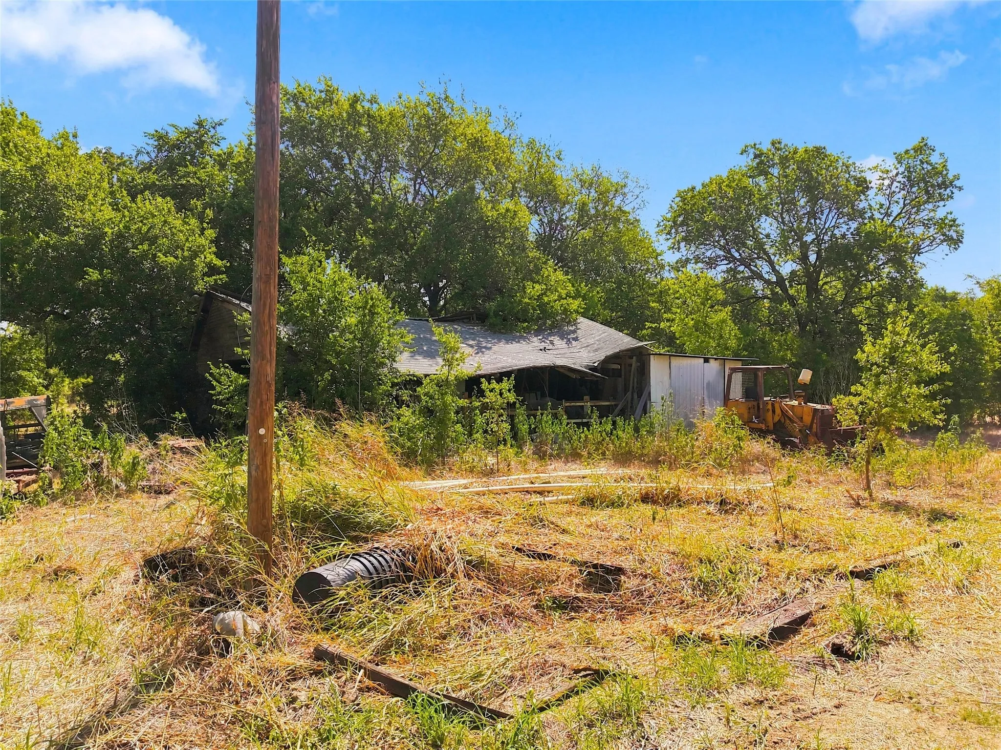 Single Family Residence For Sale in Mc Lennan County , 1816 Wesley Chapel Road, Gholson, Texas 76705, 3 Bedroom, 2 Bathroom, Garage spaces, 1,556 Sqft, built in 1960, mls#21346195, Real Estate Agent in Gholson, Homes For Sale in Mc Lennan county, Homes For Sale in Gholson, Realtor in Gholson Texas, Real Estate Brokerage Independent Realty Texas, Luminita Cordes Realtor