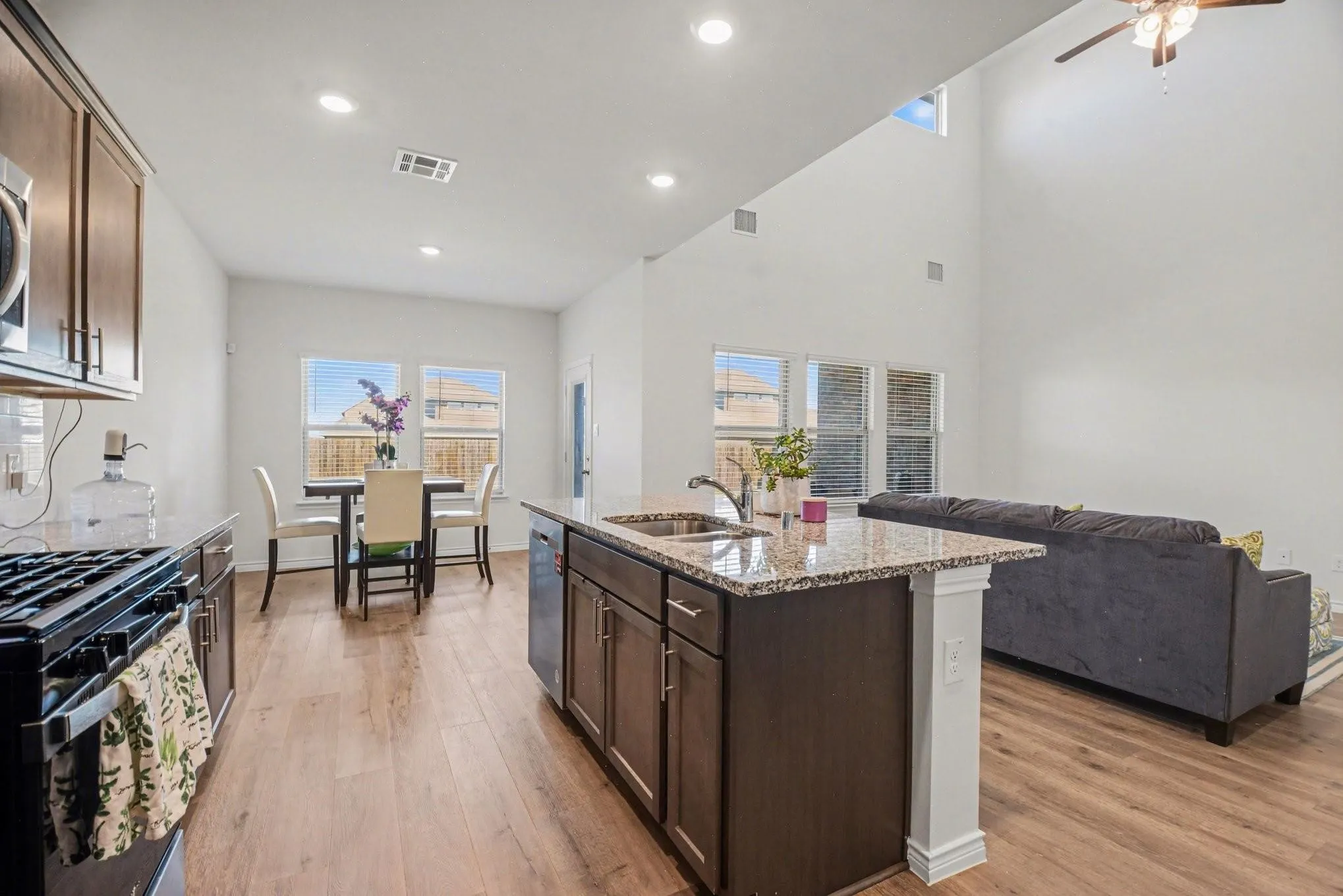Single Family Residence For Rent in Collin County , 1613 Grand Villa Street, Princeton, Texas 75407, 4 Bedroom, 3 Bathroom, 2 Garage spaces, 2,357 Sqft, built in 2023, mls#21348589, Real Estate Agent in Princeton, Homes For Rent in Collin county, Homes For Rent in Princeton, Realtor in Princeton Texas, Real Estate Brokerage Independent Realty Texas, Luminita Cordes Realtor