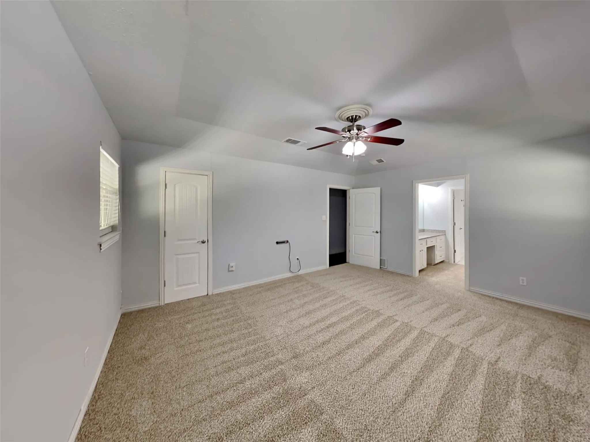 Single Family Residence For Rent in Tarrant County , 3704 Astoria Drive, Arlington, Texas 76013, 4 Bedroom, 4 Bathroom, 2 Garage spaces, 2,374 Sqft, built in 1968, mls#21348606, Real Estate Agent in Arlington, Homes For Rent in Tarrant county, Homes For Rent in Arlington, Realtor in Arlington Texas, Real Estate Brokerage Independent Realty Texas, Luminita Cordes Realtor