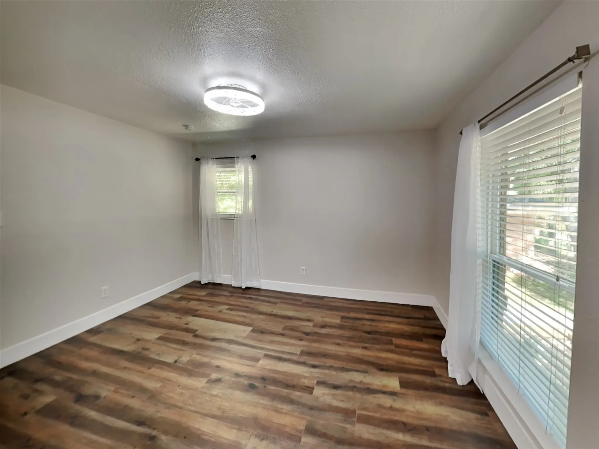 Single Family Residence For Rent in Tarrant County , 3704 Astoria Drive, Arlington, Texas 76013, 4 Bedroom, 4 Bathroom, 2 Garage spaces, 2,374 Sqft, built in 1968, mls#21348606, Real Estate Agent in Arlington, Homes For Rent in Tarrant county, Homes For Rent in Arlington, Realtor in Arlington Texas, Real Estate Brokerage Independent Realty Texas, Luminita Cordes Realtor