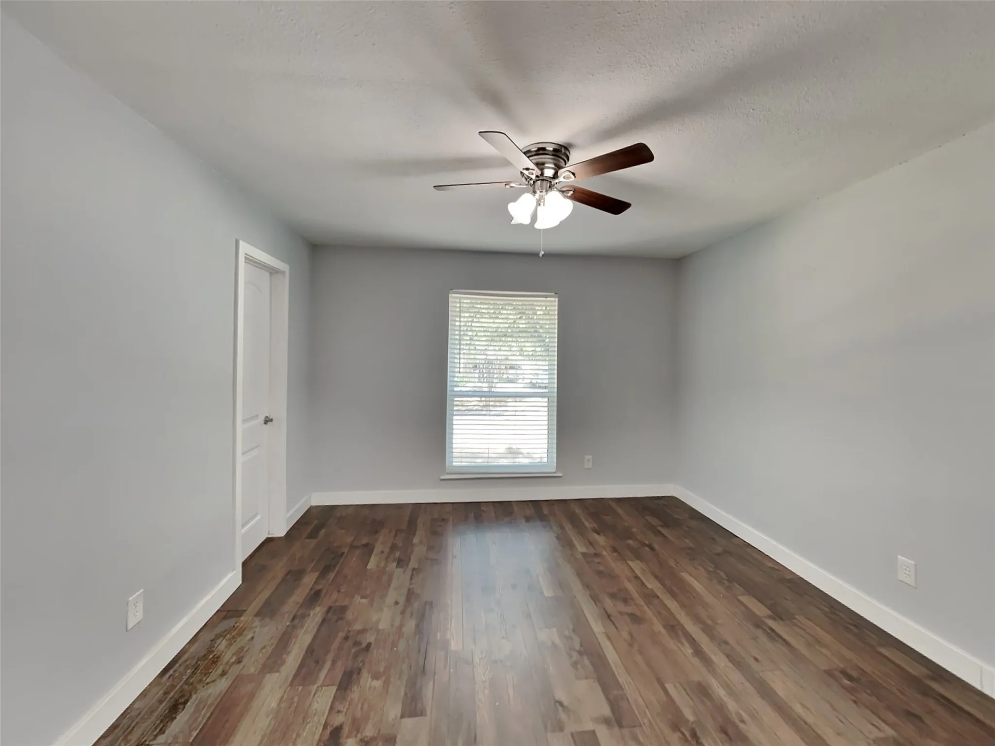Single Family Residence For Rent in Tarrant County , 3704 Astoria Drive, Arlington, Texas 76013, 4 Bedroom, 4 Bathroom, 2 Garage spaces, 2,374 Sqft, built in 1968, mls#21348606, Real Estate Agent in Arlington, Homes For Rent in Tarrant county, Homes For Rent in Arlington, Realtor in Arlington Texas, Real Estate Brokerage Independent Realty Texas, Luminita Cordes Realtor