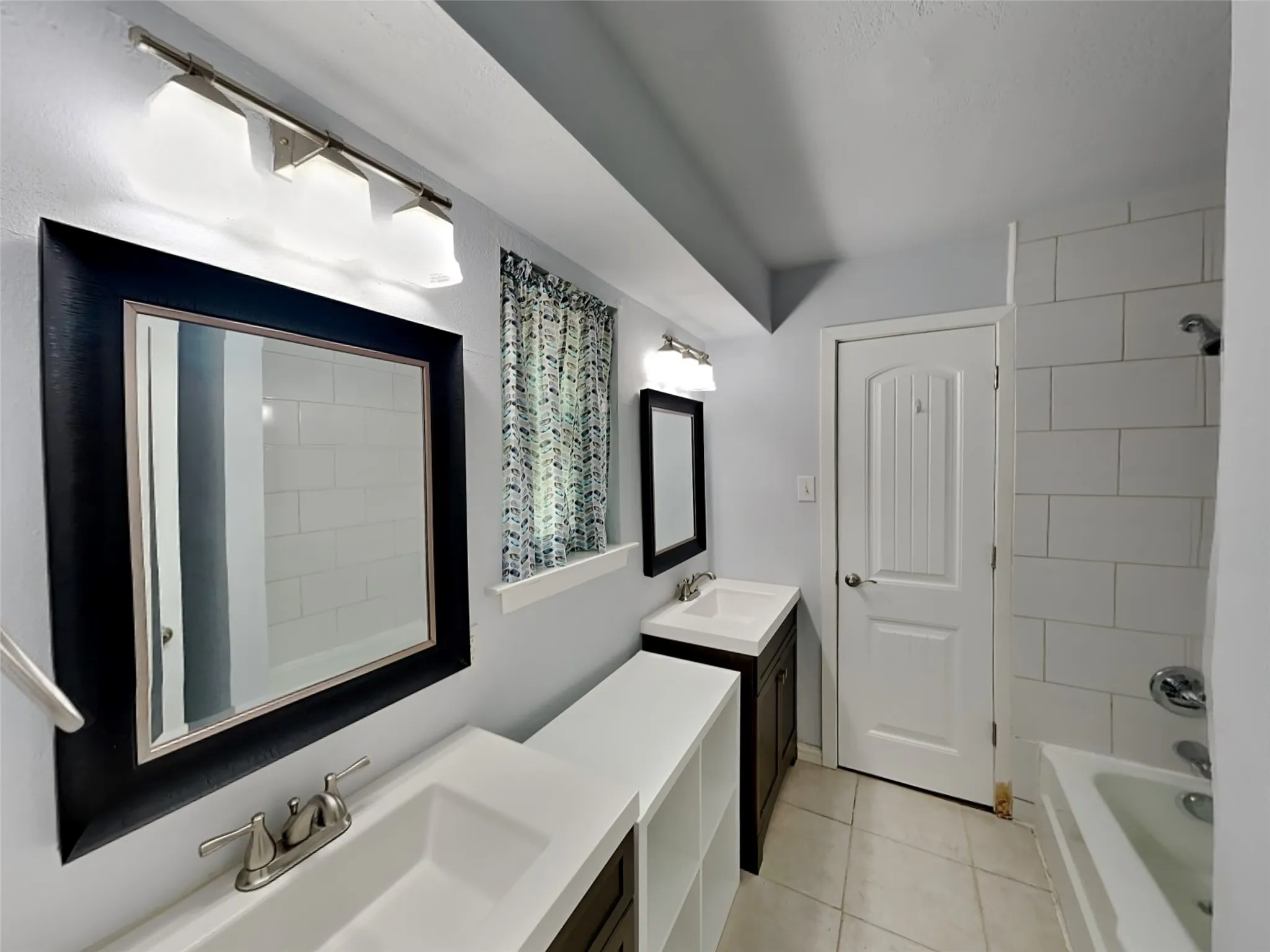 Single Family Residence For Rent in Tarrant County , 3704 Astoria Drive, Arlington, Texas 76013, 4 Bedroom, 4 Bathroom, 2 Garage spaces, 2,374 Sqft, built in 1968, mls#21348606, Real Estate Agent in Arlington, Homes For Rent in Tarrant county, Homes For Rent in Arlington, Realtor in Arlington Texas, Real Estate Brokerage Independent Realty Texas, Luminita Cordes Realtor