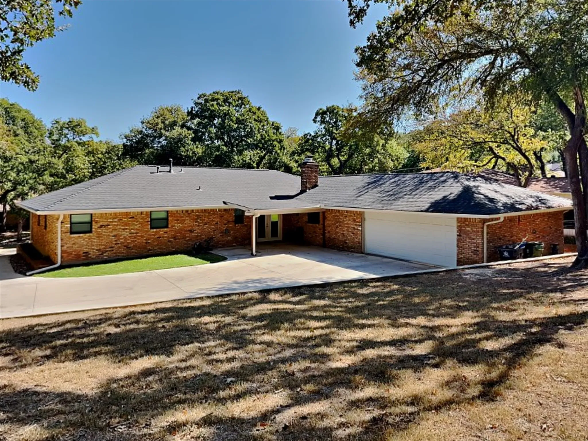 Single Family Residence For Rent in Tarrant County , 3704 Astoria Drive, Arlington, Texas 76013, 4 Bedroom, 4 Bathroom, 2 Garage spaces, 2,374 Sqft, built in 1968, mls#21348606, Real Estate Agent in Arlington, Homes For Rent in Tarrant county, Homes For Rent in Arlington, Realtor in Arlington Texas, Real Estate Brokerage Independent Realty Texas, Luminita Cordes Realtor