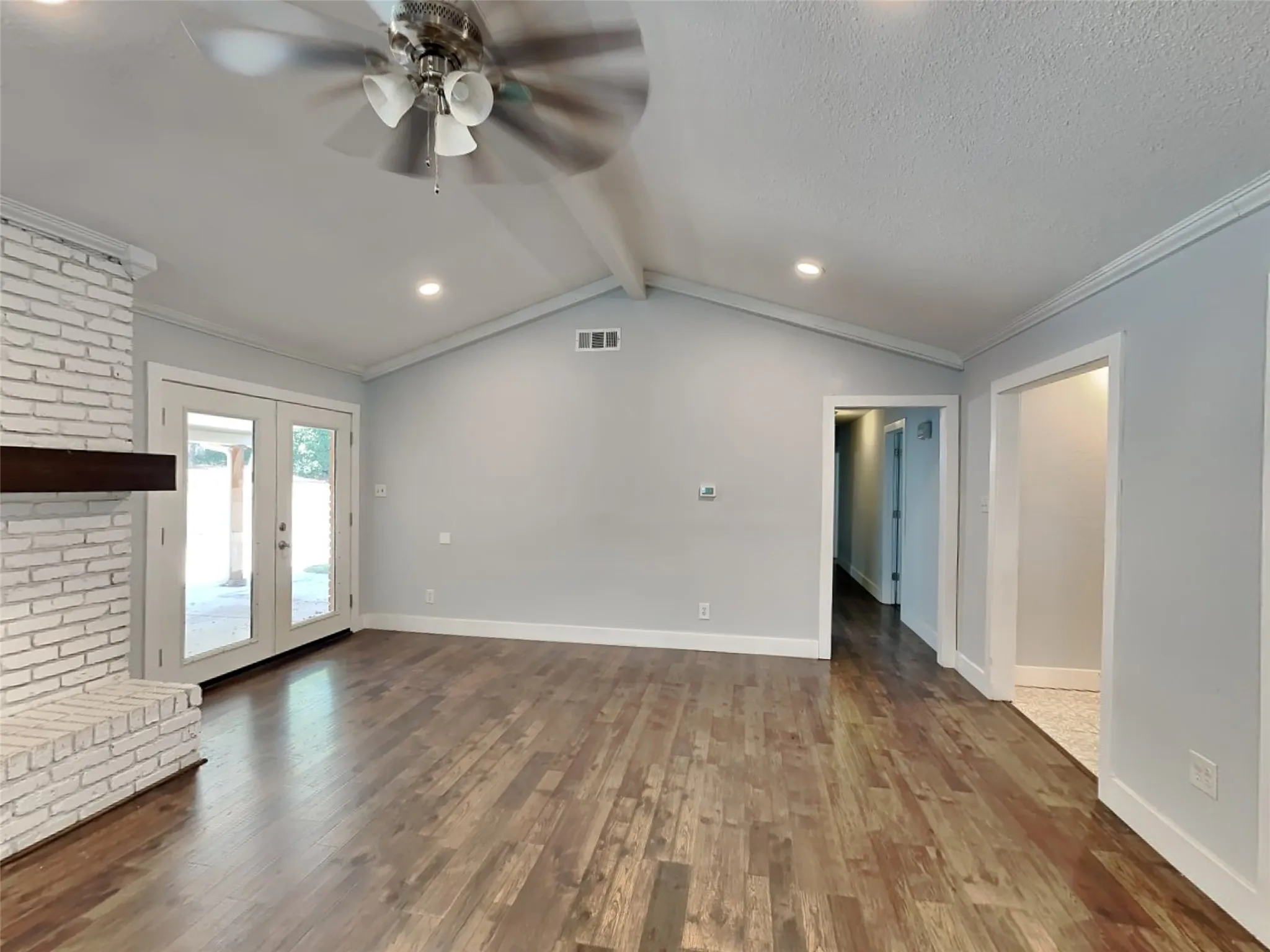 Single Family Residence For Rent in Tarrant County , 3704 Astoria Drive, Arlington, Texas 76013, 4 Bedroom, 4 Bathroom, 2 Garage spaces, 2,374 Sqft, built in 1968, mls#21348606, Real Estate Agent in Arlington, Homes For Rent in Tarrant county, Homes For Rent in Arlington, Realtor in Arlington Texas, Real Estate Brokerage Independent Realty Texas, Luminita Cordes Realtor