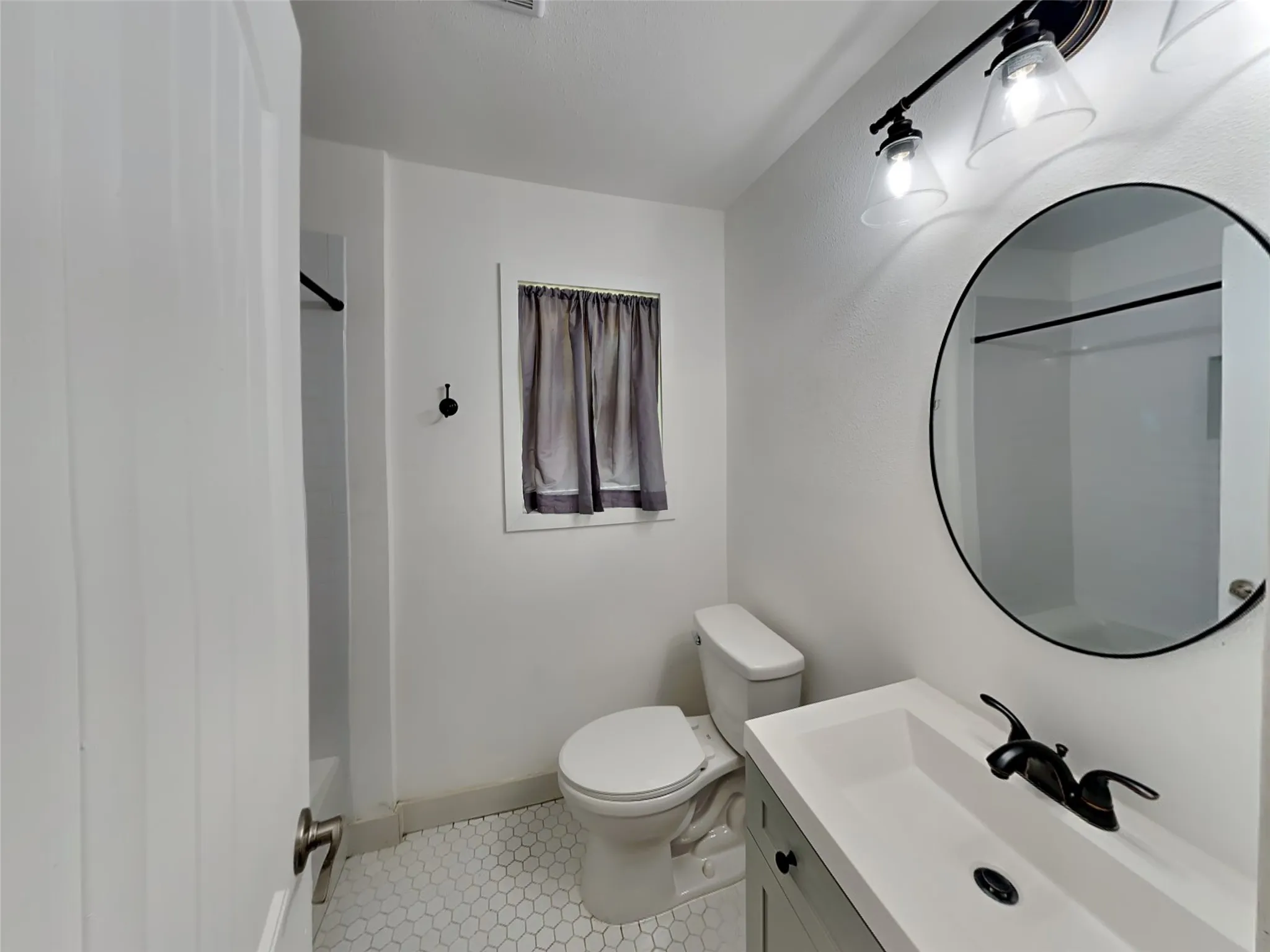 Single Family Residence For Rent in Tarrant County , 3704 Astoria Drive, Arlington, Texas 76013, 4 Bedroom, 4 Bathroom, 2 Garage spaces, 2,374 Sqft, built in 1968, mls#21348606, Real Estate Agent in Arlington, Homes For Rent in Tarrant county, Homes For Rent in Arlington, Realtor in Arlington Texas, Real Estate Brokerage Independent Realty Texas, Luminita Cordes Realtor