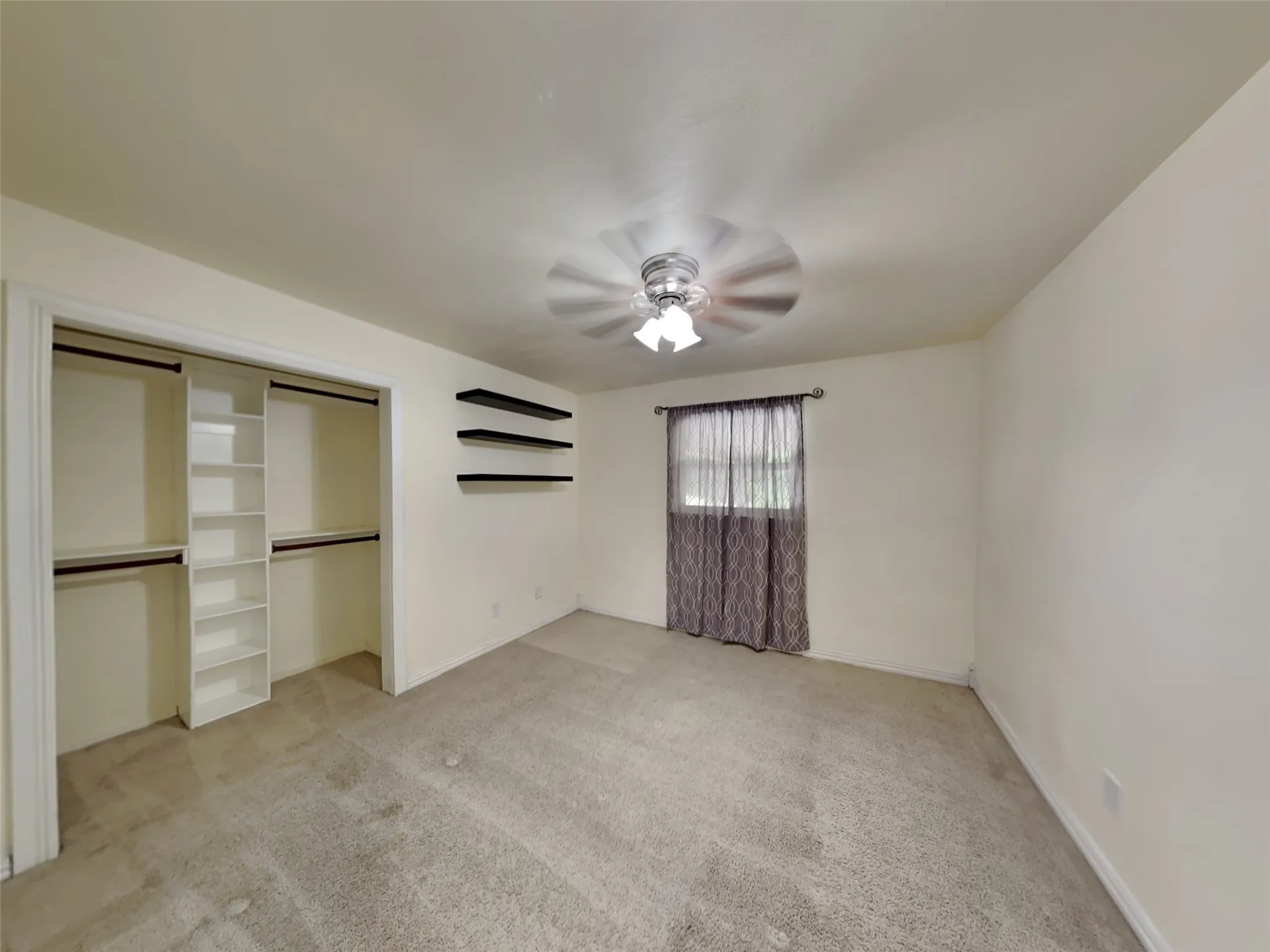 Single Family Residence For Rent in Tarrant County , 3704 Astoria Drive, Arlington, Texas 76013, 4 Bedroom, 4 Bathroom, 2 Garage spaces, 2,374 Sqft, built in 1968, mls#21348606, Real Estate Agent in Arlington, Homes For Rent in Tarrant county, Homes For Rent in Arlington, Realtor in Arlington Texas, Real Estate Brokerage Independent Realty Texas, Luminita Cordes Realtor