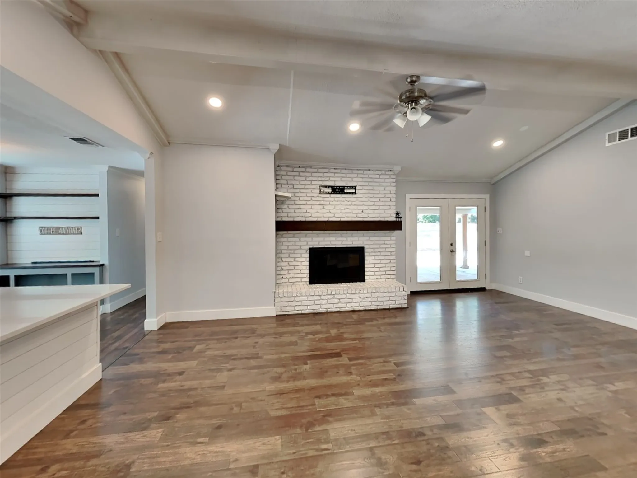 Single Family Residence For Rent in Tarrant County , 3704 Astoria Drive, Arlington, Texas 76013, 4 Bedroom, 4 Bathroom, 2 Garage spaces, 2,374 Sqft, built in 1968, mls#21348606, Real Estate Agent in Arlington, Homes For Rent in Tarrant county, Homes For Rent in Arlington, Realtor in Arlington Texas, Real Estate Brokerage Independent Realty Texas, Luminita Cordes Realtor