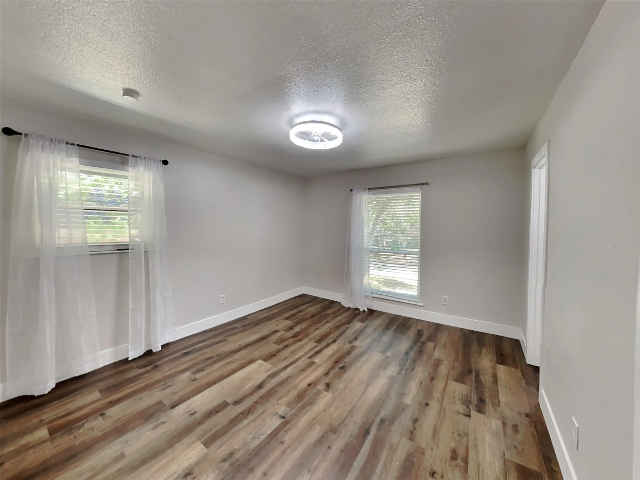 Single Family Residence For Rent in Tarrant County , 3704 Astoria Drive, Arlington, Texas 76013, 4 Bedroom, 4 Bathroom, 2 Garage spaces, 2,374 Sqft, built in 1968, mls#21348606, Real Estate Agent in Arlington, Homes For Rent in Tarrant county, Homes For Rent in Arlington, Realtor in Arlington Texas, Real Estate Brokerage Independent Realty Texas, Luminita Cordes Realtor