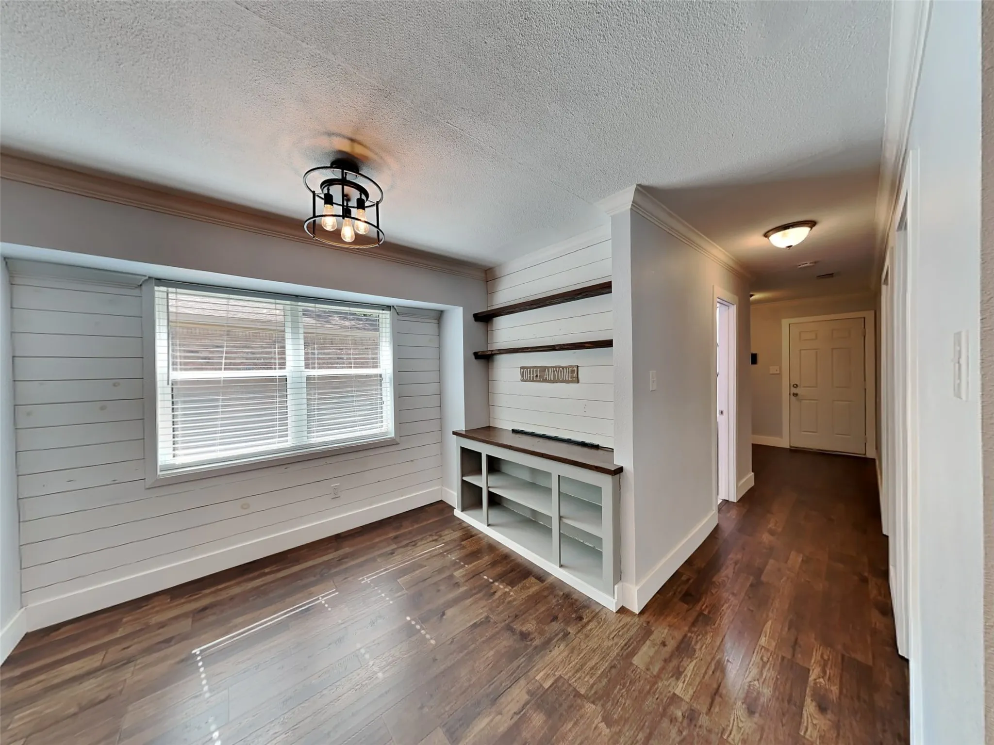 Single Family Residence For Rent in Tarrant County , 3704 Astoria Drive, Arlington, Texas 76013, 4 Bedroom, 4 Bathroom, 2 Garage spaces, 2,374 Sqft, built in 1968, mls#21348606, Real Estate Agent in Arlington, Homes For Rent in Tarrant county, Homes For Rent in Arlington, Realtor in Arlington Texas, Real Estate Brokerage Independent Realty Texas, Luminita Cordes Realtor