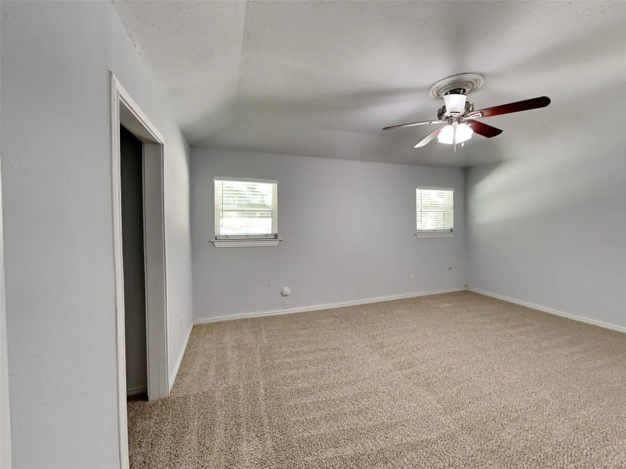 Single Family Residence For Rent in Tarrant County , 3704 Astoria Drive, Arlington, Texas 76013, 4 Bedroom, 4 Bathroom, 2 Garage spaces, 2,374 Sqft, built in 1968, mls#21348606, Real Estate Agent in Arlington, Homes For Rent in Tarrant county, Homes For Rent in Arlington, Realtor in Arlington Texas, Real Estate Brokerage Independent Realty Texas, Luminita Cordes Realtor