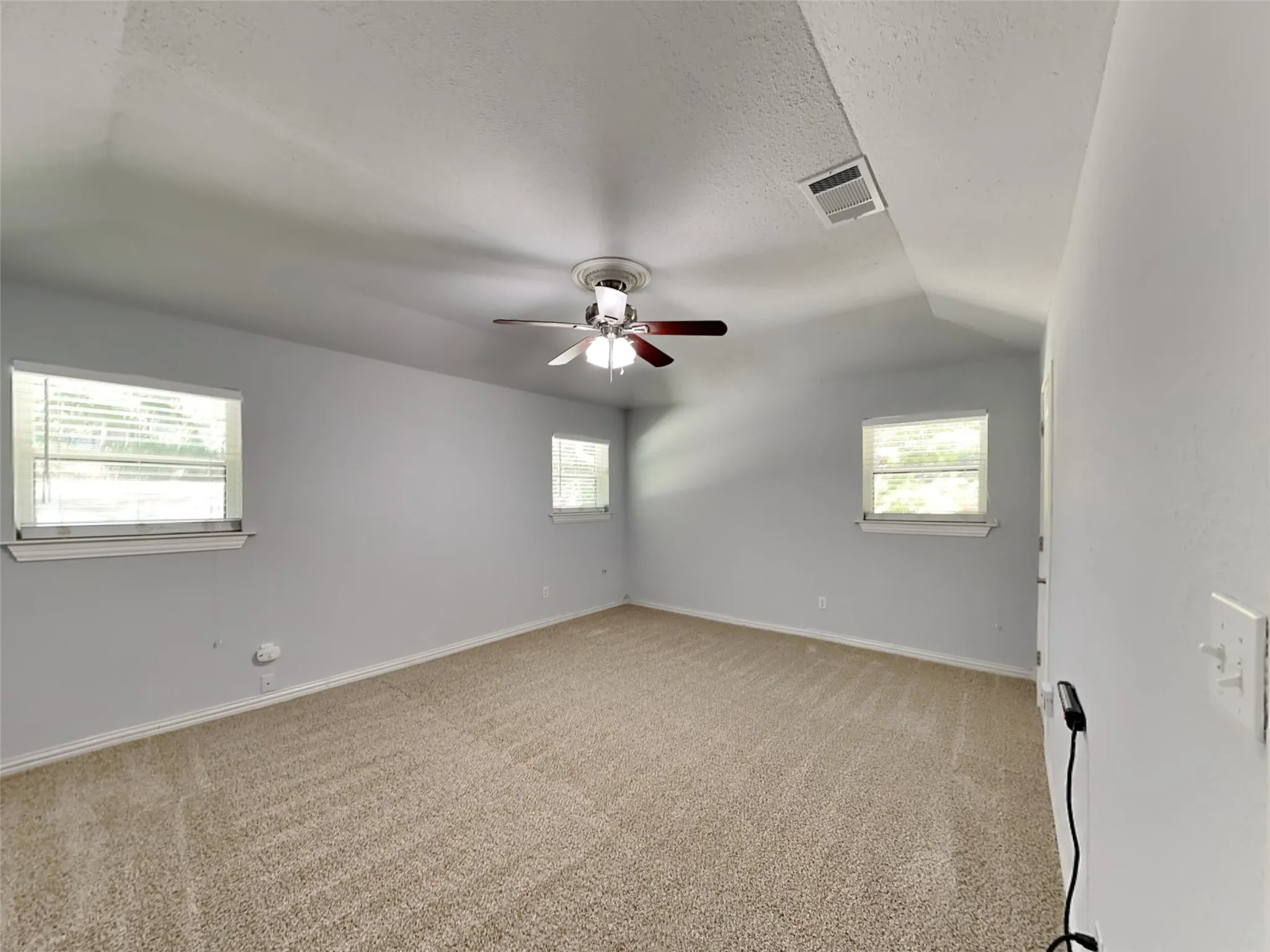 Single Family Residence For Rent in Tarrant County , 3704 Astoria Drive, Arlington, Texas 76013, 4 Bedroom, 4 Bathroom, 2 Garage spaces, 2,374 Sqft, built in 1968, mls#21348606, Real Estate Agent in Arlington, Homes For Rent in Tarrant county, Homes For Rent in Arlington, Realtor in Arlington Texas, Real Estate Brokerage Independent Realty Texas, Luminita Cordes Realtor