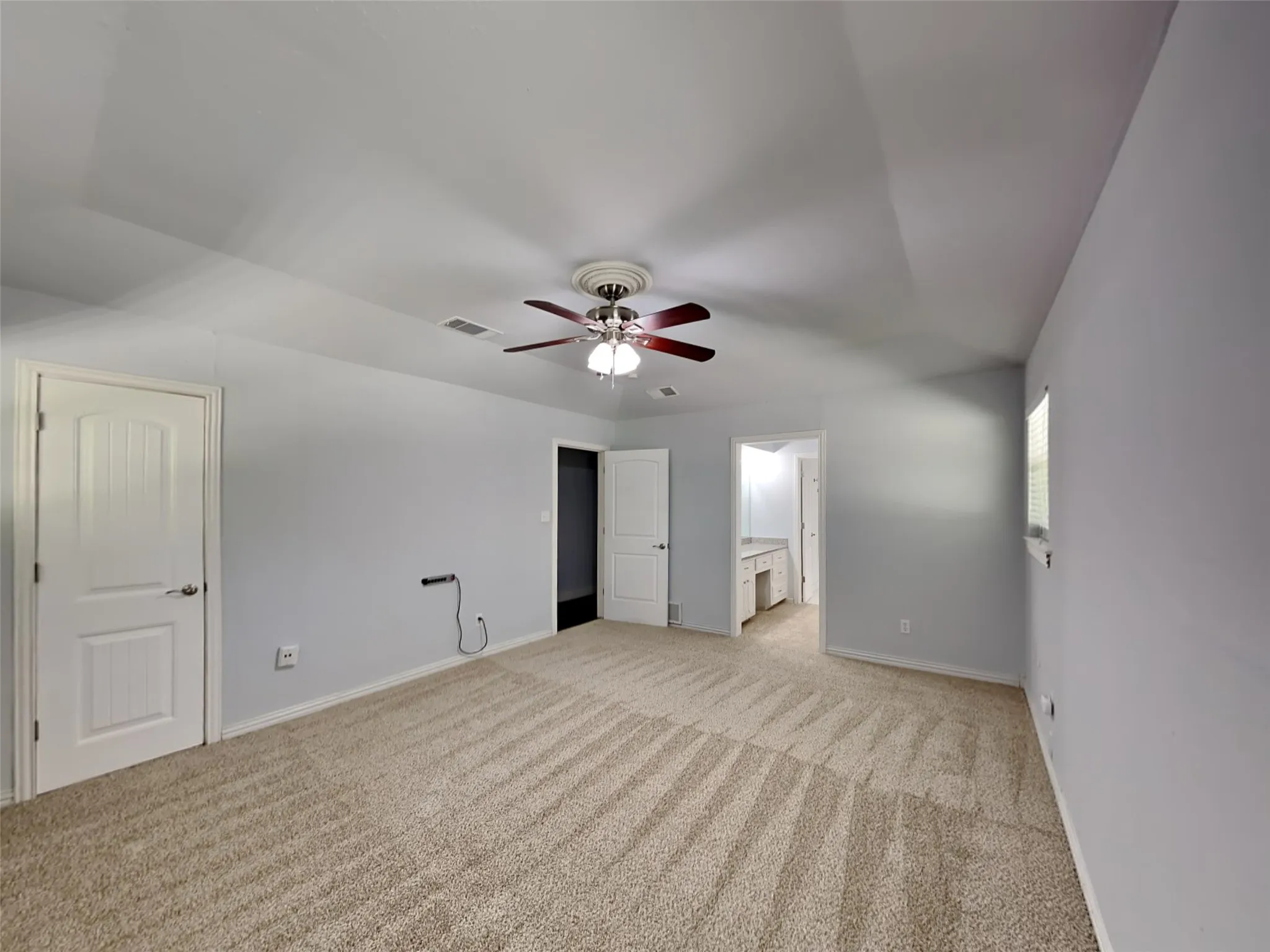Single Family Residence For Rent in Tarrant County , 3704 Astoria Drive, Arlington, Texas 76013, 4 Bedroom, 4 Bathroom, 2 Garage spaces, 2,374 Sqft, built in 1968, mls#21348606, Real Estate Agent in Arlington, Homes For Rent in Tarrant county, Homes For Rent in Arlington, Realtor in Arlington Texas, Real Estate Brokerage Independent Realty Texas, Luminita Cordes Realtor