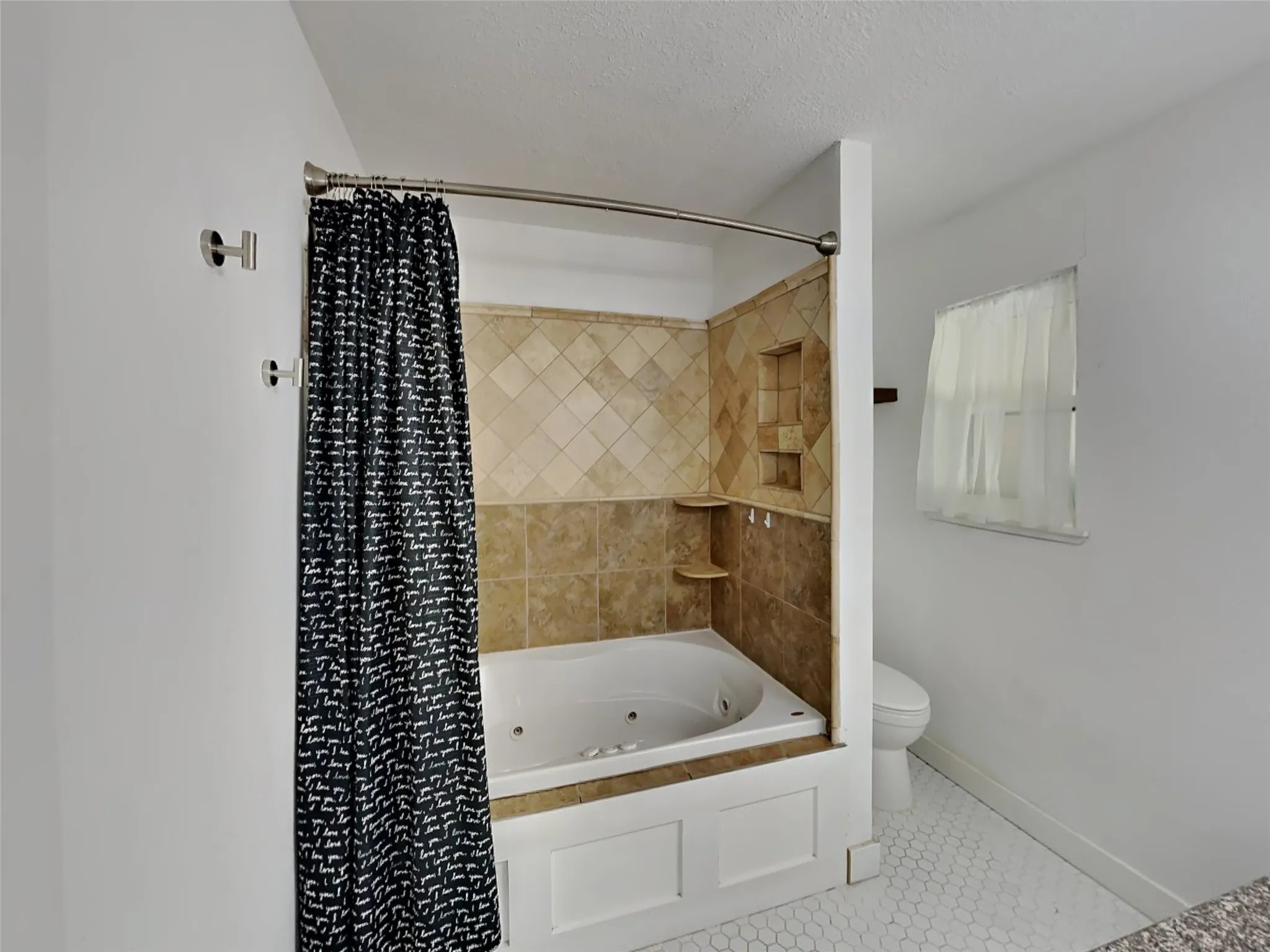 Single Family Residence For Rent in Tarrant County , 3704 Astoria Drive, Arlington, Texas 76013, 4 Bedroom, 4 Bathroom, 2 Garage spaces, 2,374 Sqft, built in 1968, mls#21348606, Real Estate Agent in Arlington, Homes For Rent in Tarrant county, Homes For Rent in Arlington, Realtor in Arlington Texas, Real Estate Brokerage Independent Realty Texas, Luminita Cordes Realtor