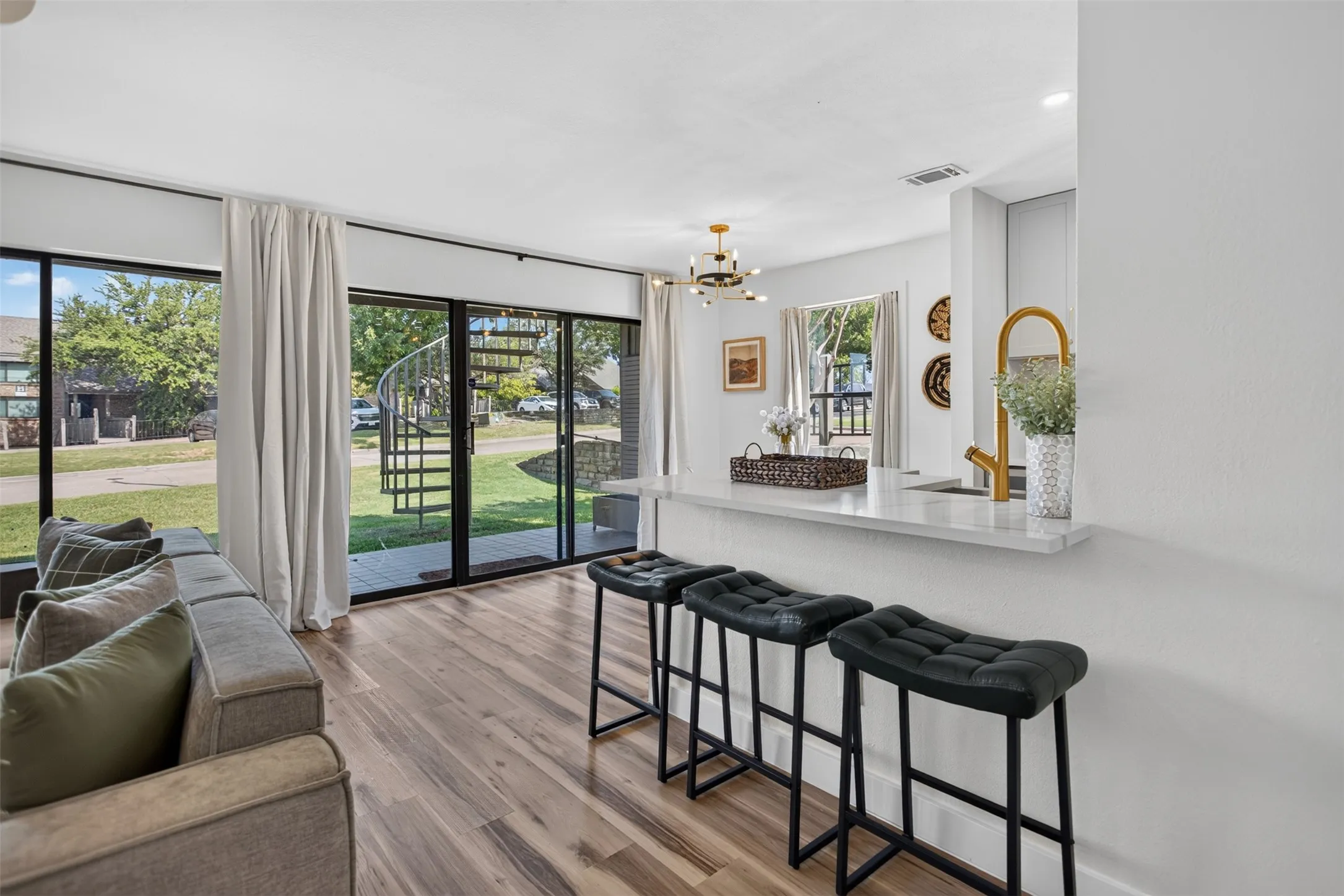 Condominium For Sale in Rockwall County , 1101 Signal Ridge Place, Rockwall, Texas 75032, 1 Bedroom, 2 Bathroom, Garage spaces, 900 Sqft, built in 1985, mls#21343576, Real Estate Agent in Rockwall, Homes For Sale in Rockwall county, Homes For Sale in Rockwall, Realtor in Rockwall Texas, Real Estate Brokerage Independent Realty Texas, Luminita Cordes Realtor