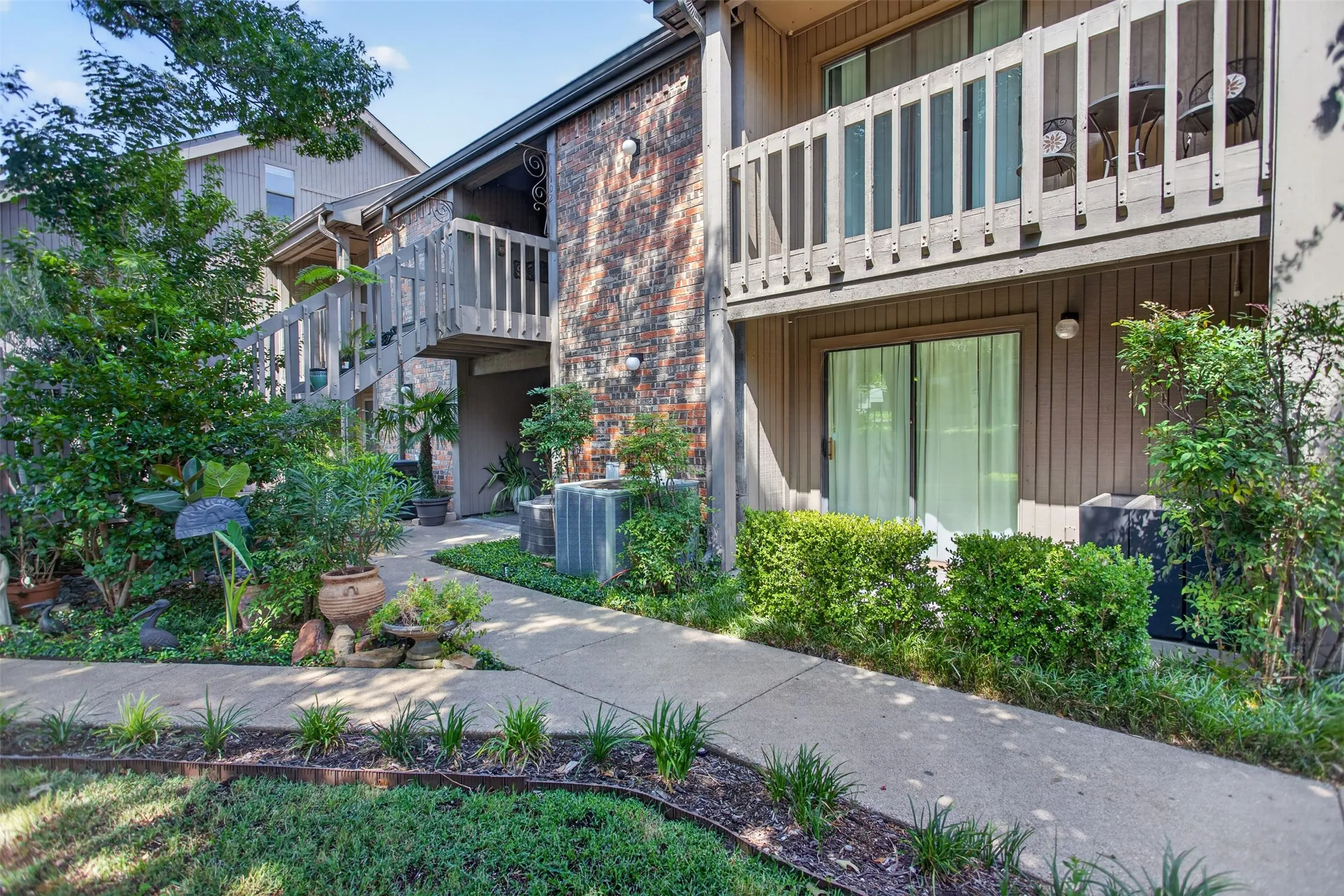Welcome home to this quite First level condo