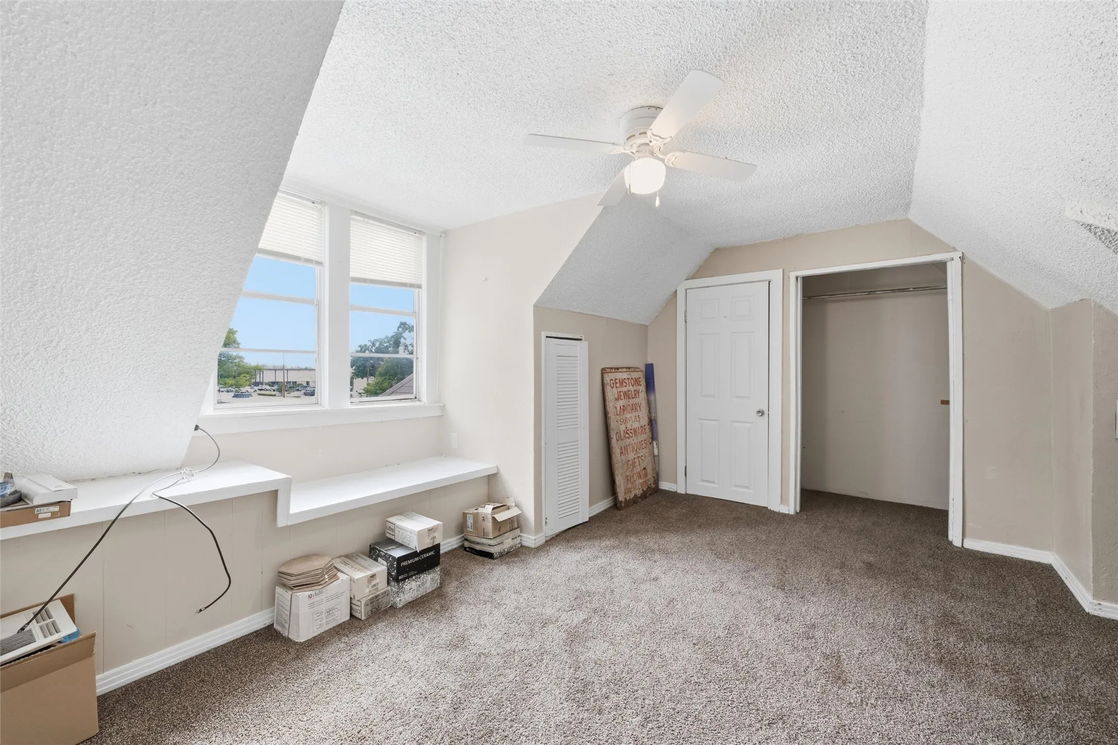 Single Family Residence For Sale in Mc Lennan County , 2001 Washington Avenue, Waco, Texas 76701, 4 Bedroom, 3 Bathroom, 1 Garage spaces, 2,024 Sqft, built in 1930, mls#21348607, Real Estate Agent in Waco, Homes For Sale in Mc Lennan county, Homes For Sale in Waco, Realtor in Waco Texas, Real Estate Brokerage Independent Realty Texas, Luminita Cordes Realtor