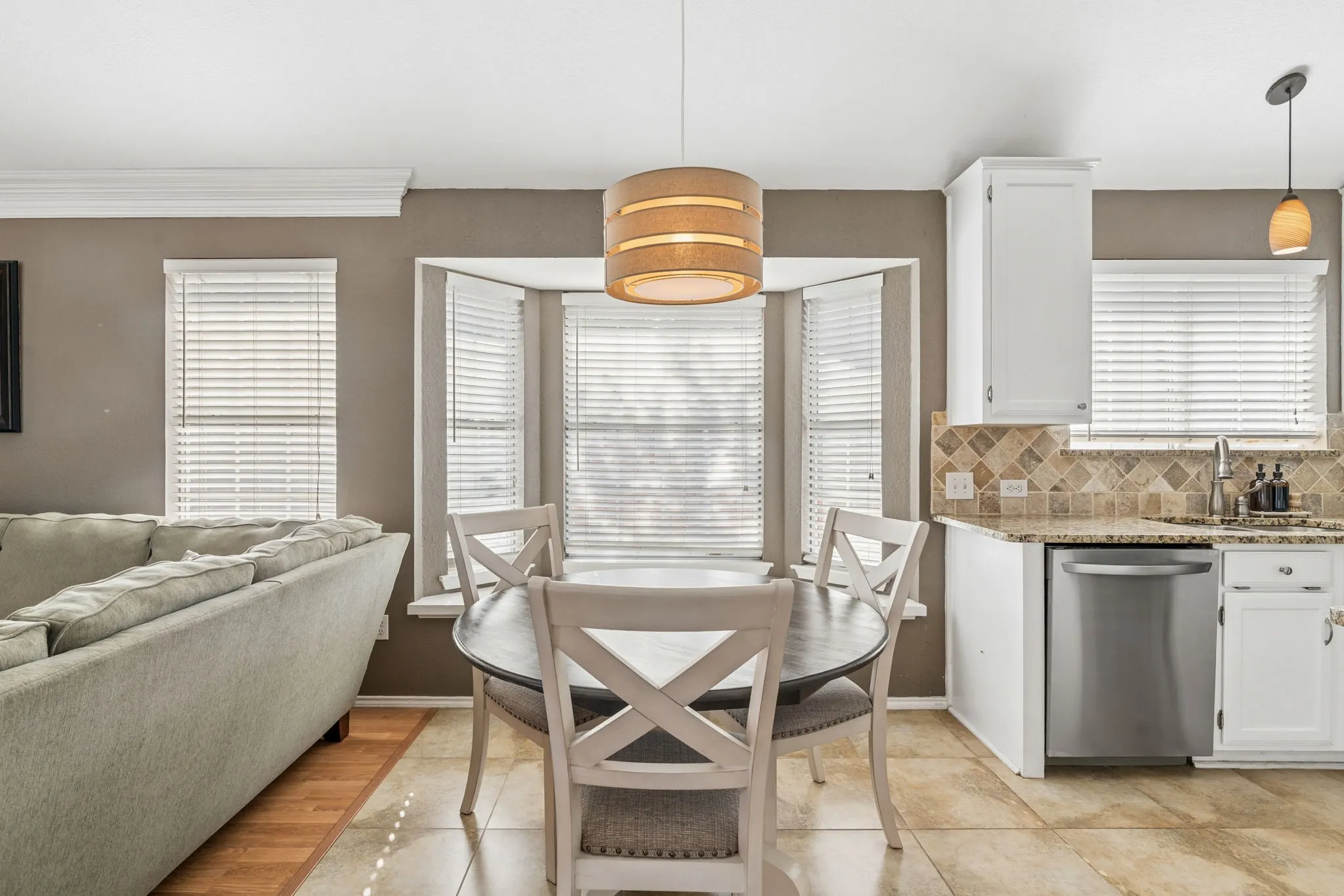 Flowing floorplan with breakfast area.