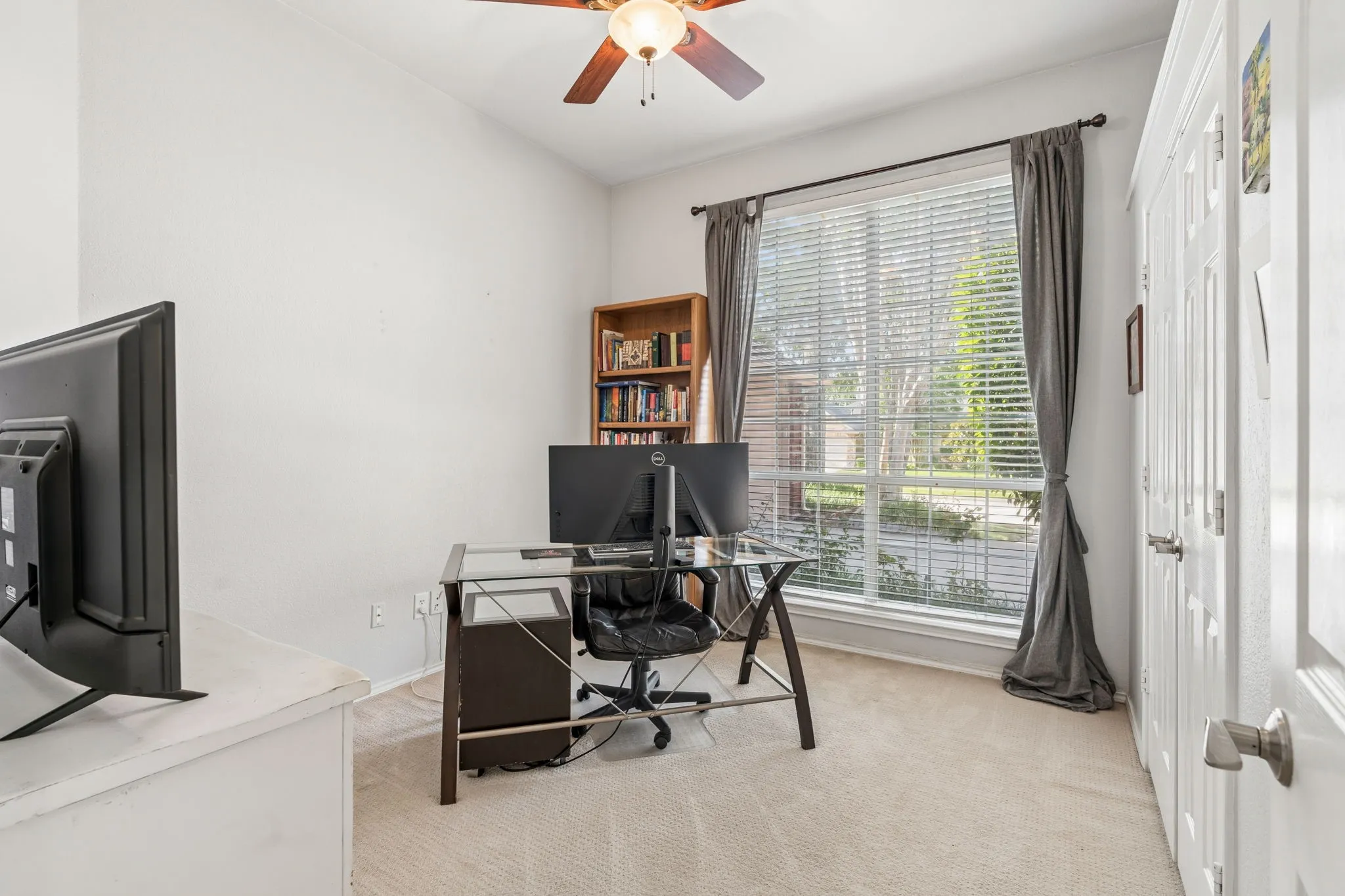 Additional bedroom.