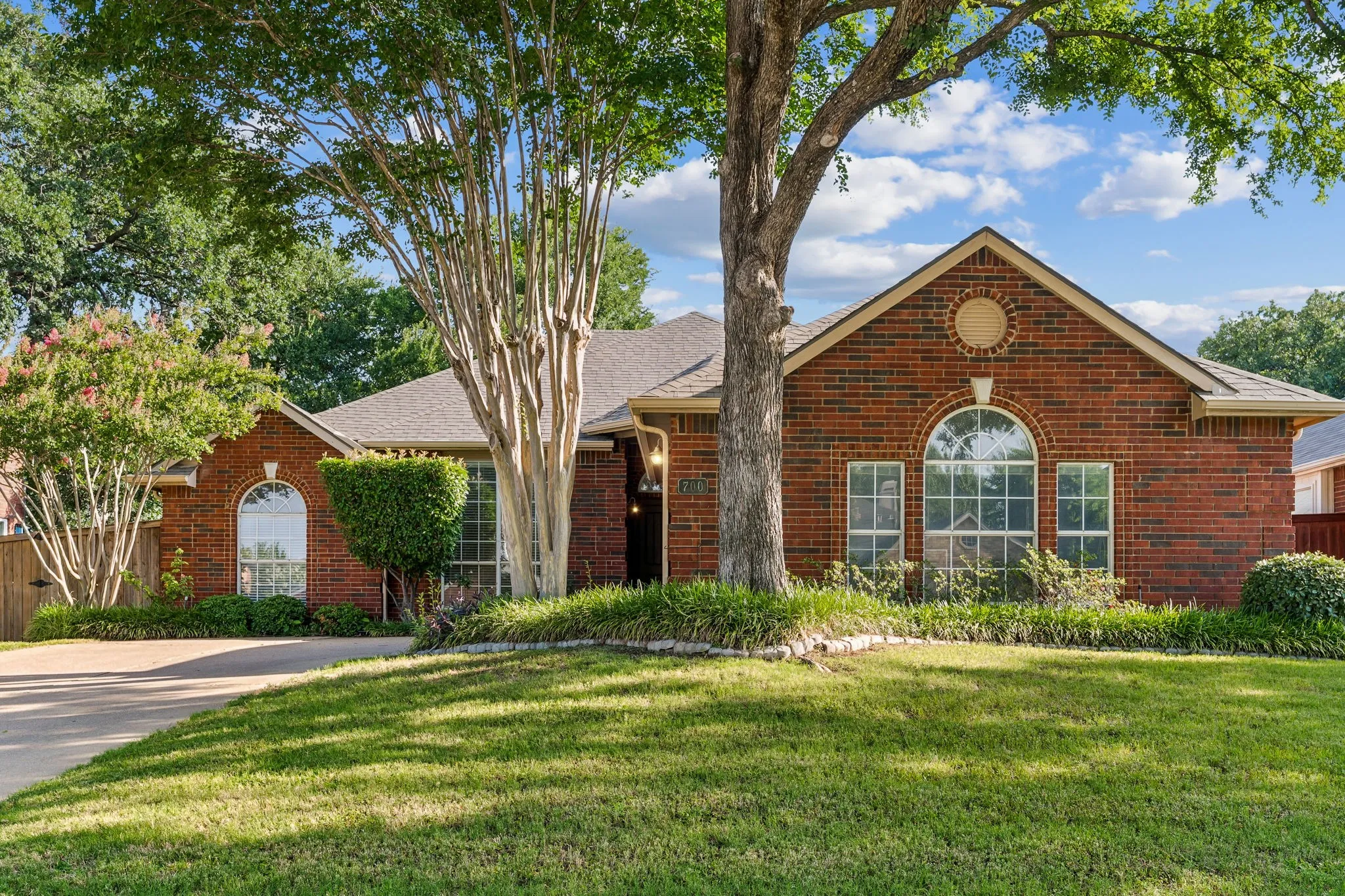Single Family Residence For Sale in Denton County , 700 Tealwood Lane, Flower Mound, Texas 75028, 3 Bedroom, 2 Bathroom, 2 Garage spaces, 1,944 Sqft, built in 1994, mls#21316052, Real Estate Agent in Flower Mound, Homes For Sale in Denton county, Homes For Sale in Flower Mound, Realtor in Flower Mound Texas, Real Estate Brokerage Independent Realty Texas, Luminita Cordes Realtor