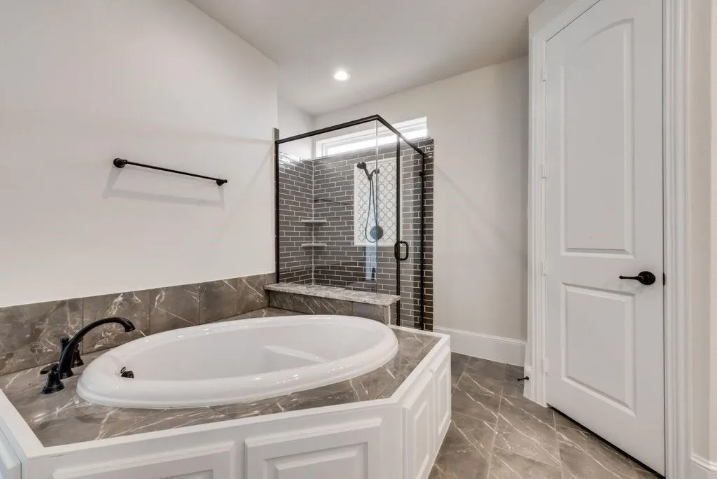 Guest Suite Ensuite Bath