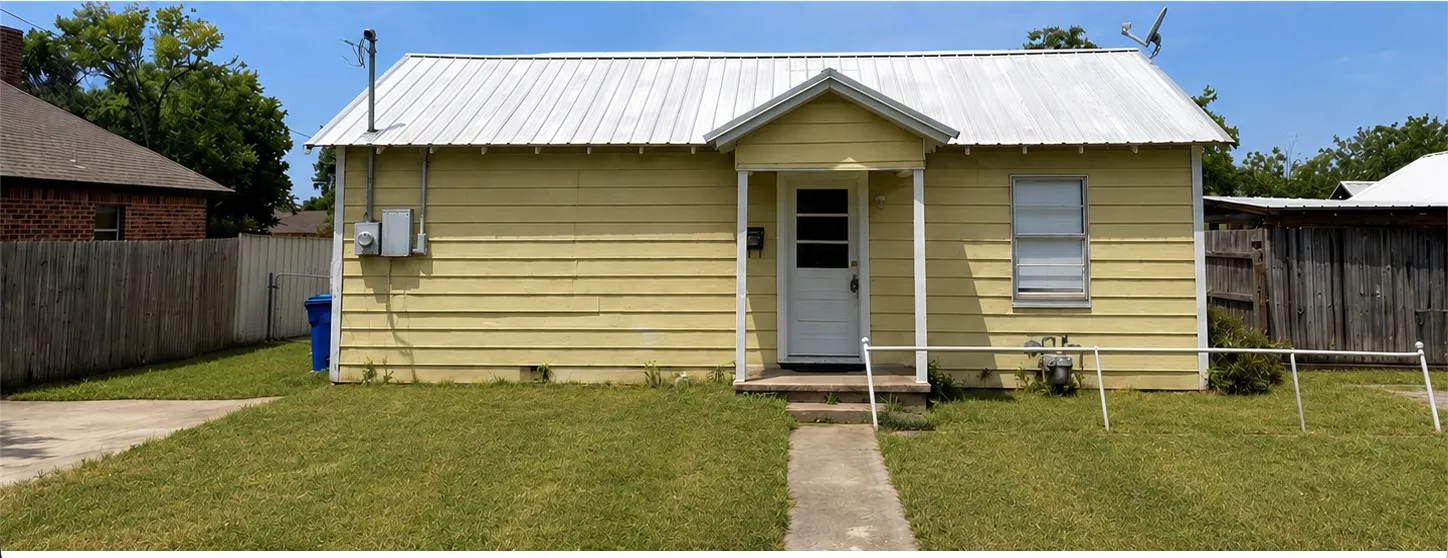 Single Family Residence For Sale in Wise County , 1502 S College Avenue, Decatur, Texas 76234, 1 Bedroom, 1 Bathroom, Garage spaces, 576 Sqft, built in 1940, mls#21336988, Real Estate Agent in Decatur, Homes For Sale in Wise county, Homes For Sale in Decatur, Realtor in Decatur Texas, Real Estate Brokerage Independent Realty Texas, Luminita Cordes Realtor