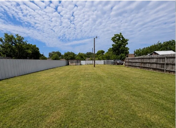 Single Family Residence For Sale in Wise County , 1502 S College Avenue, Decatur, Texas 76234, 1 Bedroom, 1 Bathroom, Garage spaces, 576 Sqft, built in 1940, mls#21336988, Real Estate Agent in Decatur, Homes For Sale in Wise county, Homes For Sale in Decatur, Realtor in Decatur Texas, Real Estate Brokerage Independent Realty Texas, Luminita Cordes Realtor